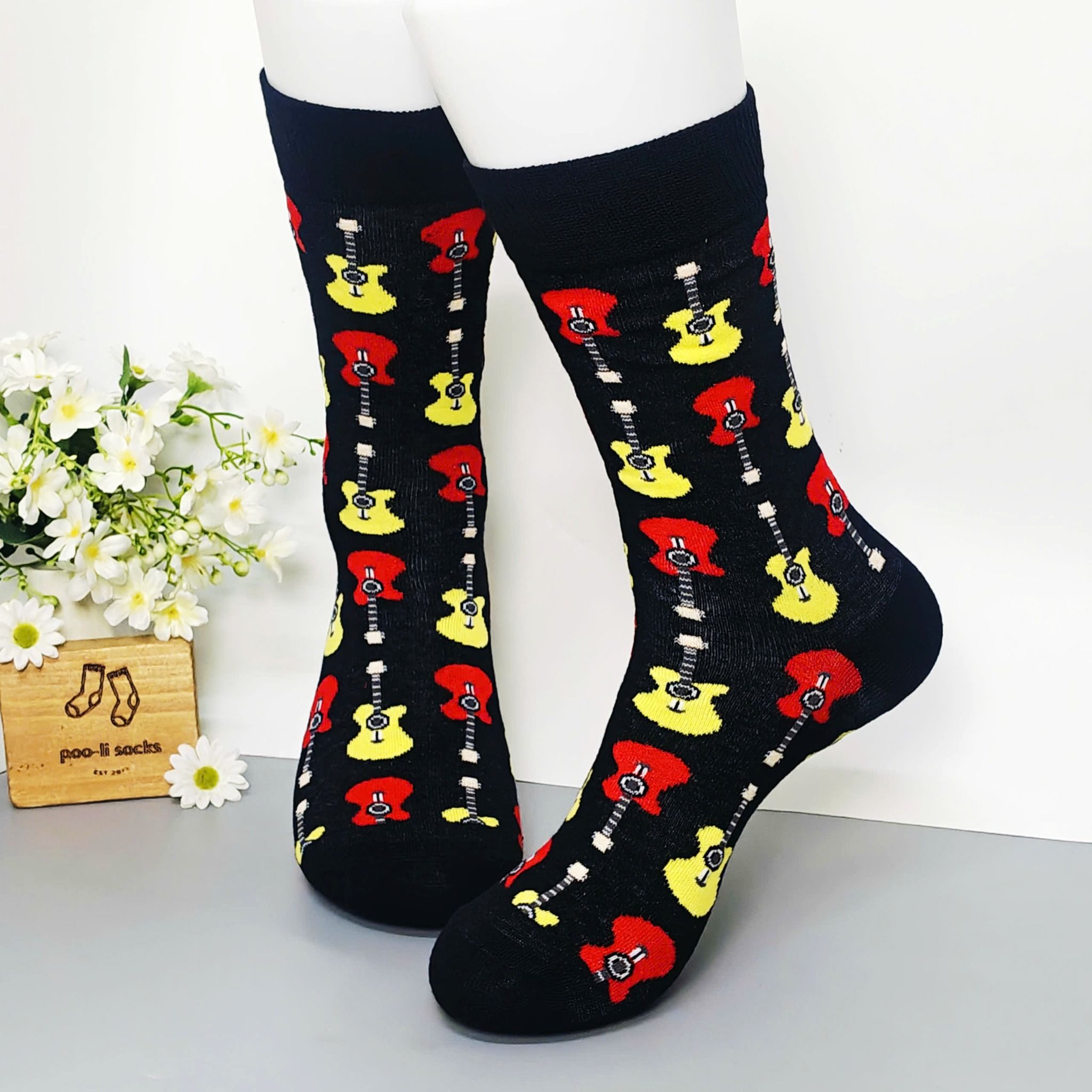 Vớ dài hoạ tiết đàn guitar vàng đỏ