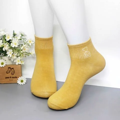Vớ ngắn họa tiết gấu vàng