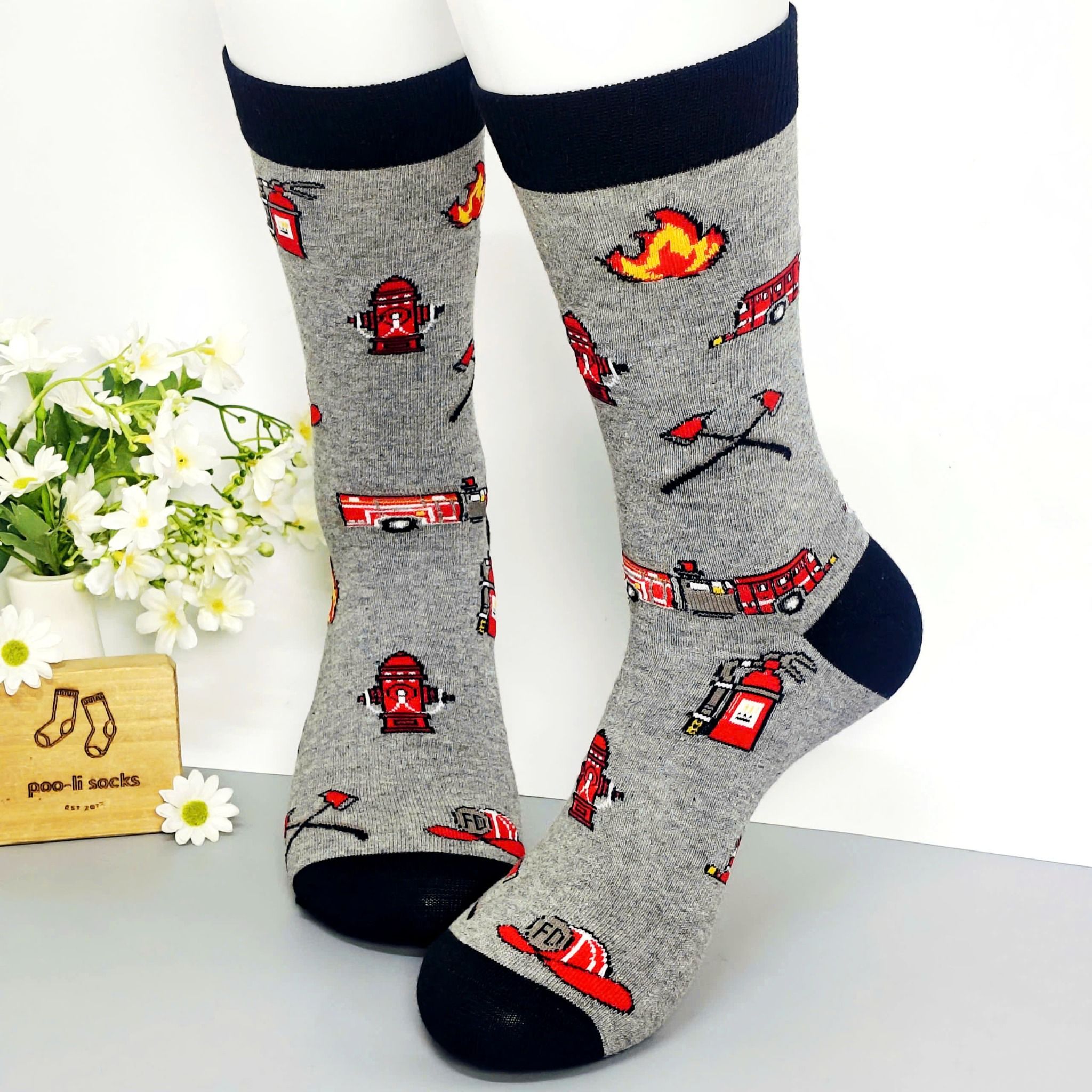 Vớ dài xám hoạ tiết cứu hoả đỏ