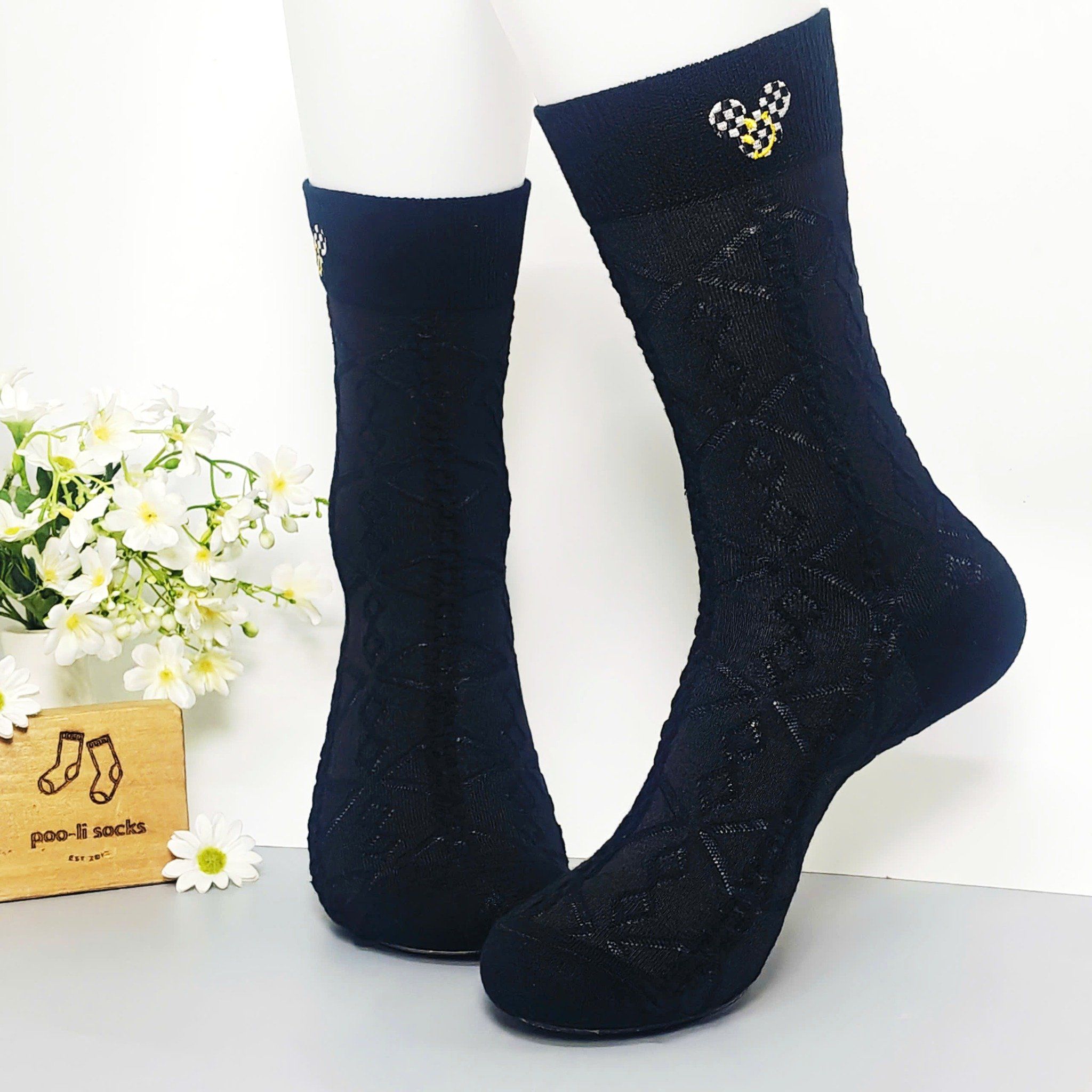 Vớ dài họa tiết thêu