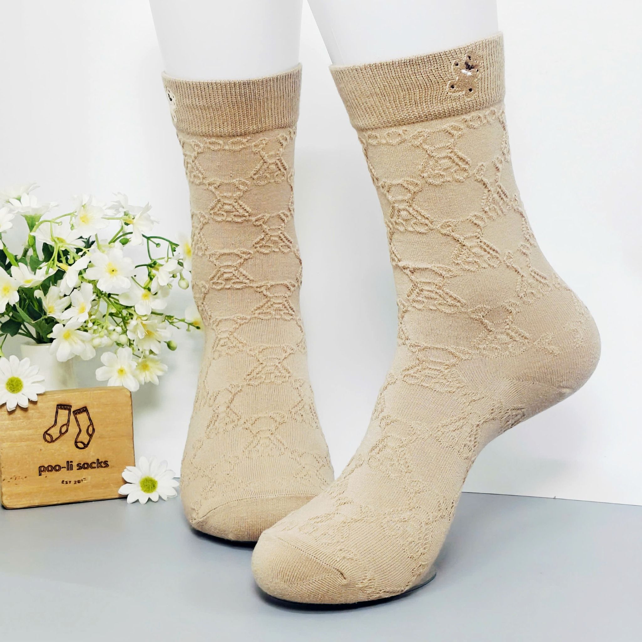 Vớ dài họa tiết thêu