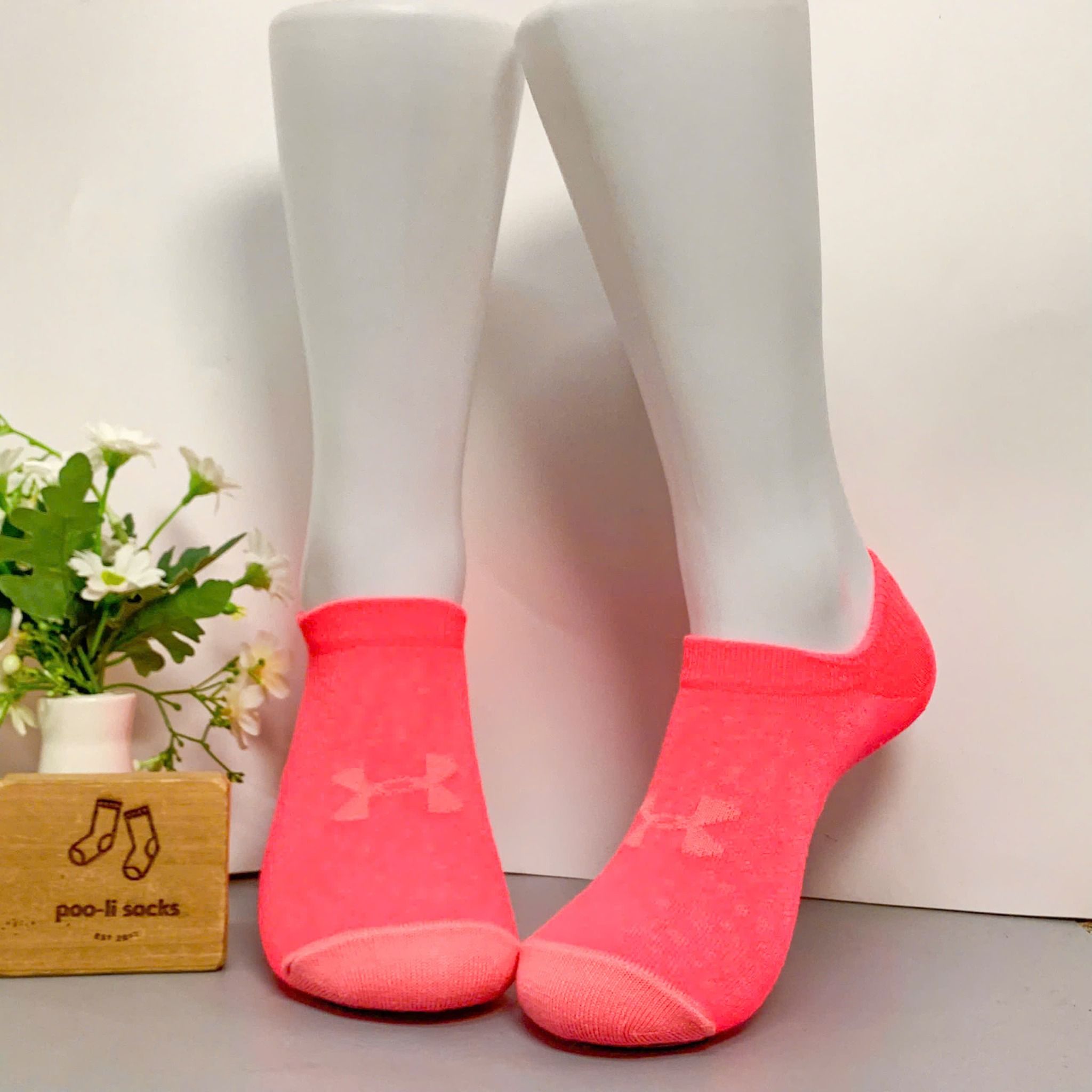 Vớ ngắn họa tiết AM cam neon