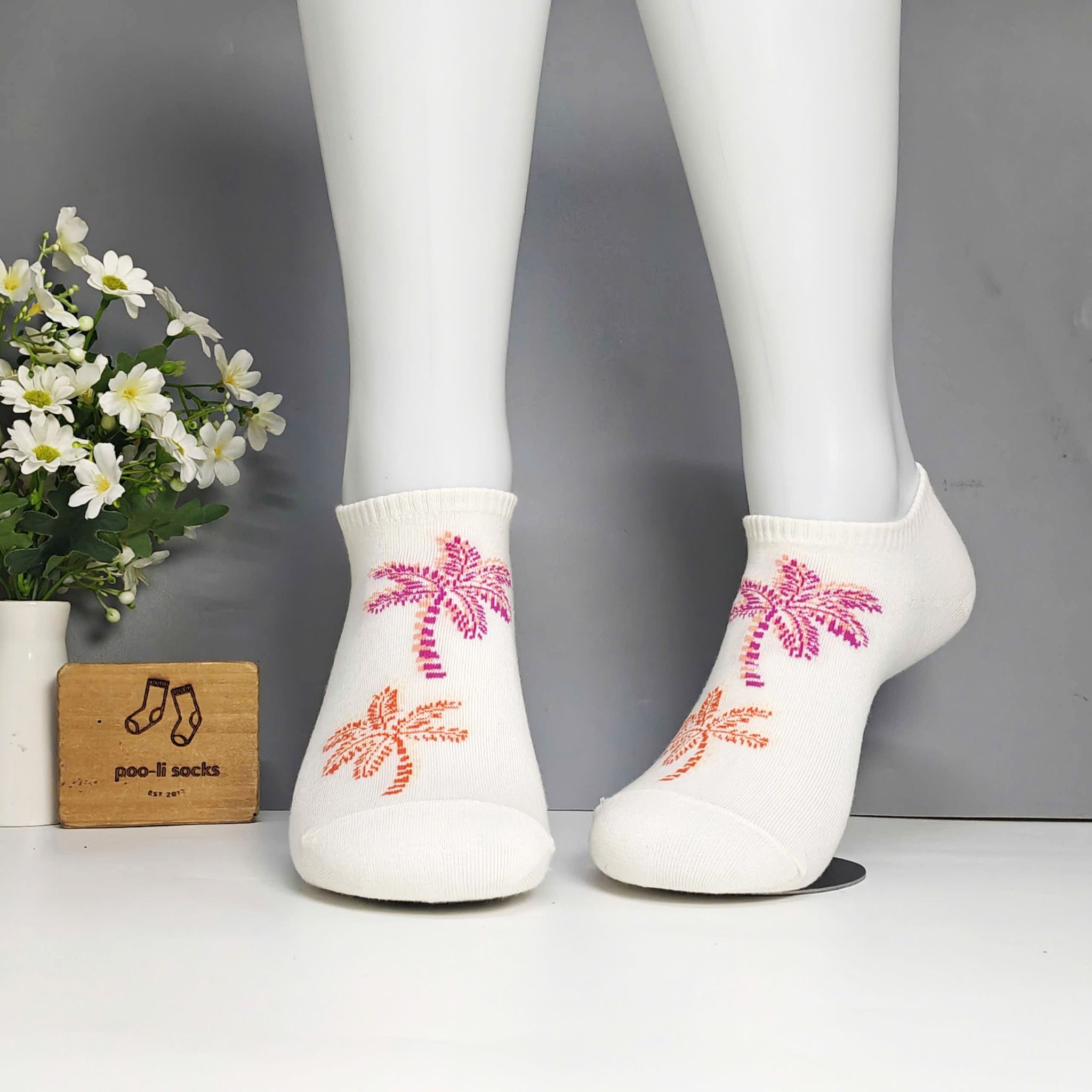 Vớ ngắn trắng họa tiết cây dừa màu tím cam