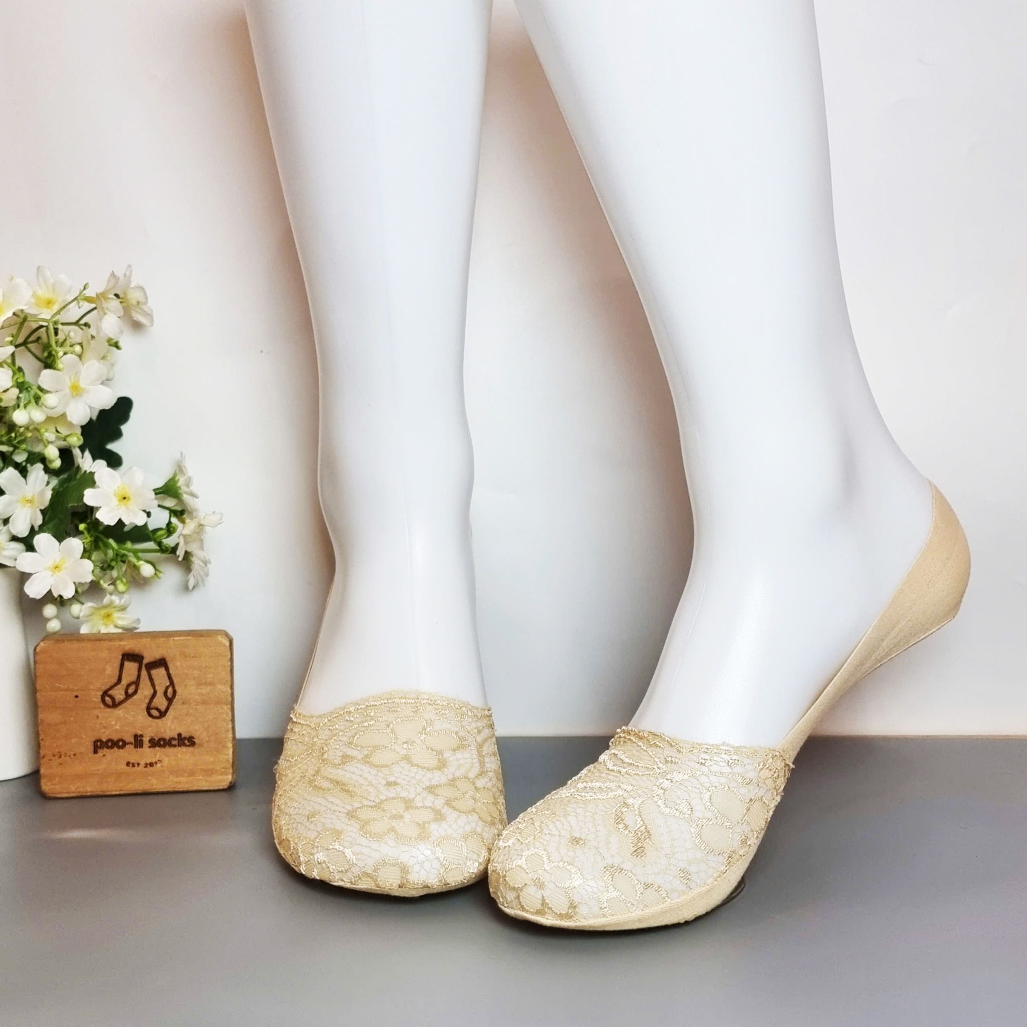 Vớ giấu ren màu trơn da nhạt