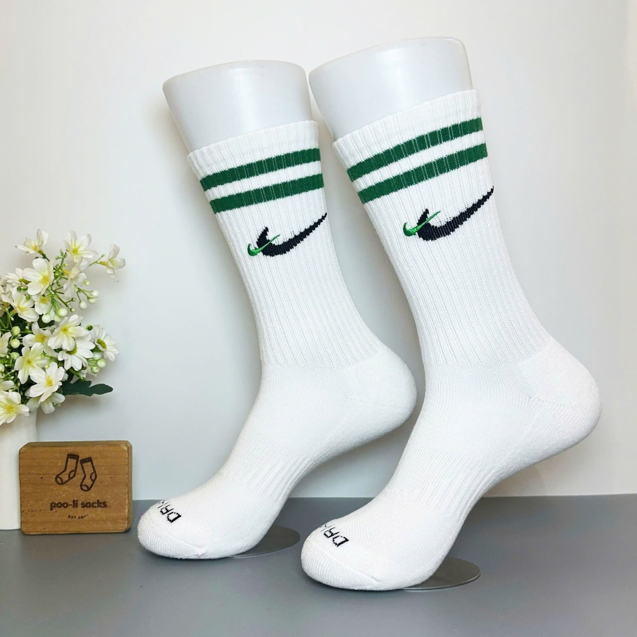 Vớ dài thể thao NIKE 2 sọc