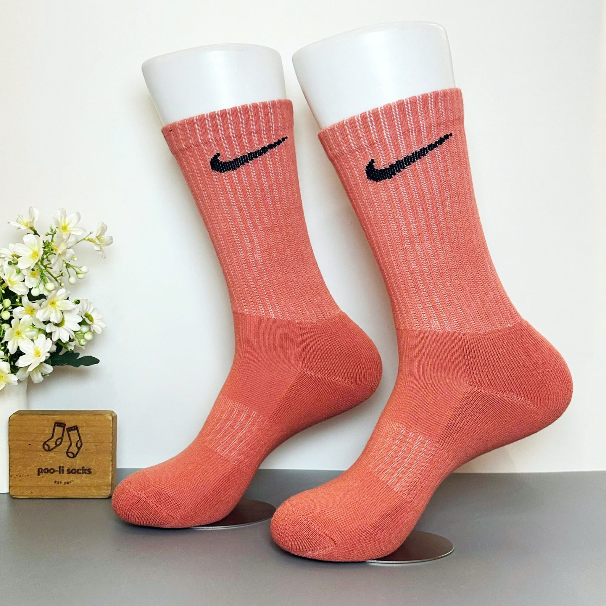 Vớ dài hoạ tiết NIKE cam đất