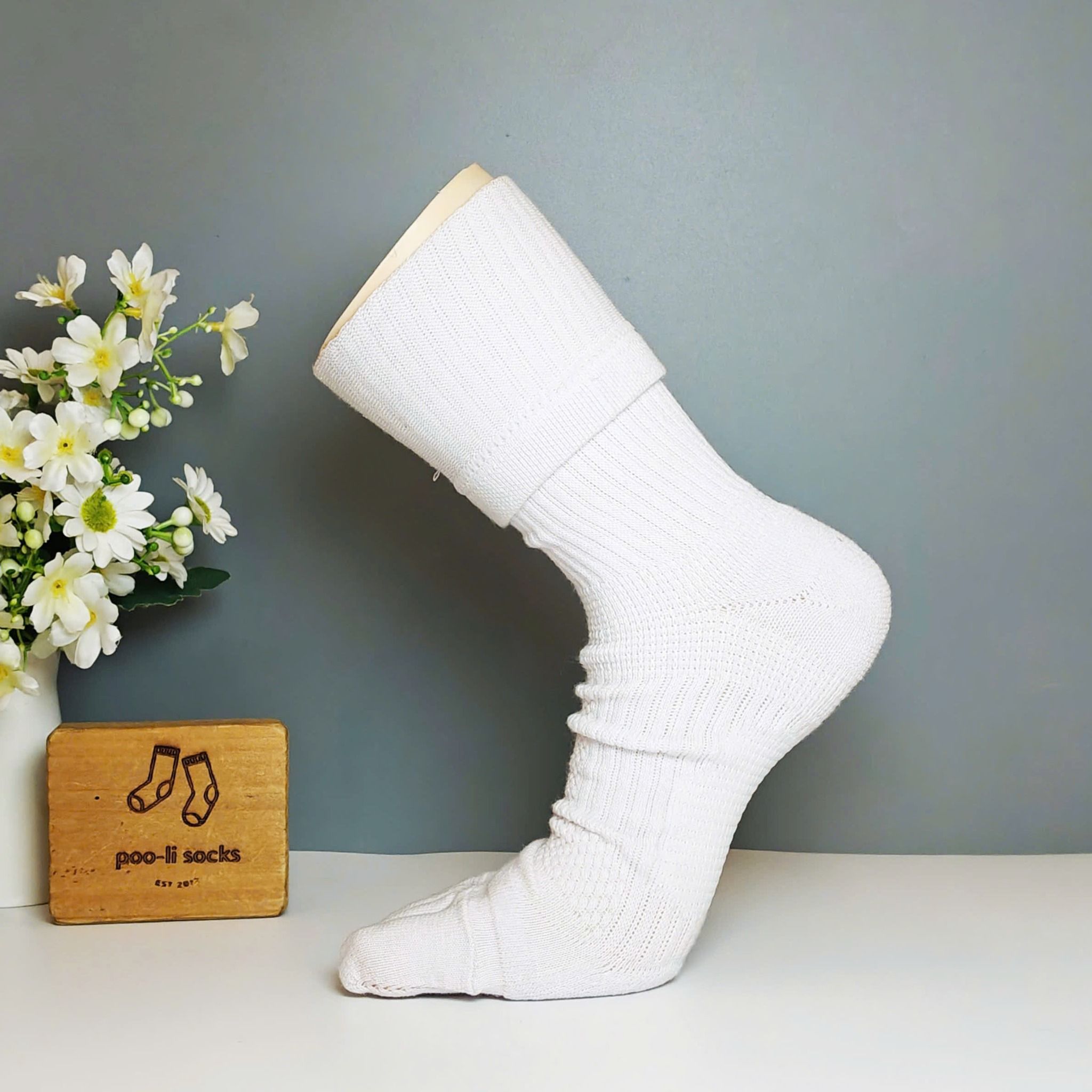 Vớ dài xỏ ngón thể thao trắng