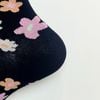 Vớ trung màu đen họa tiết hoa pastel