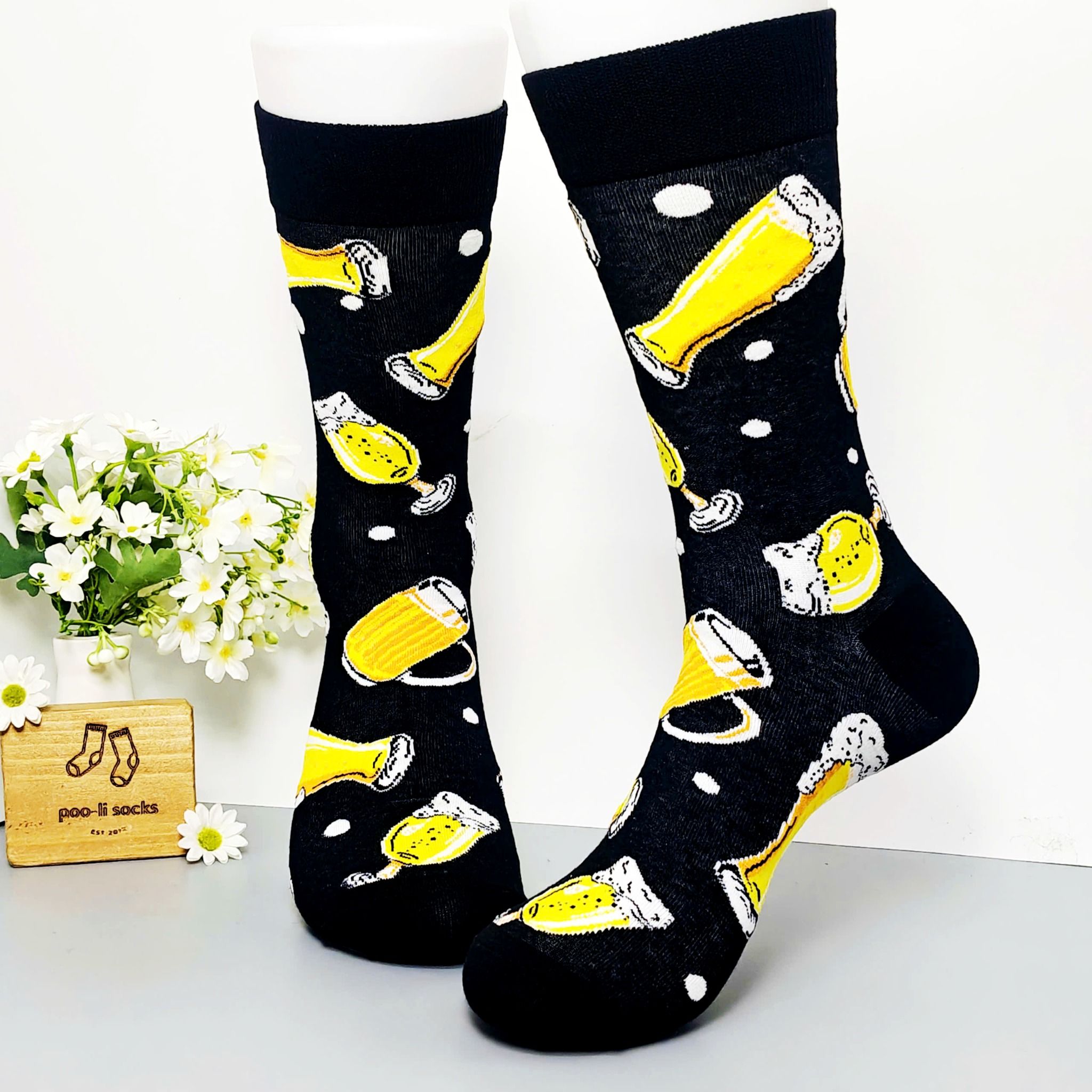 Vớ dài đen hoạ tiết ly bia