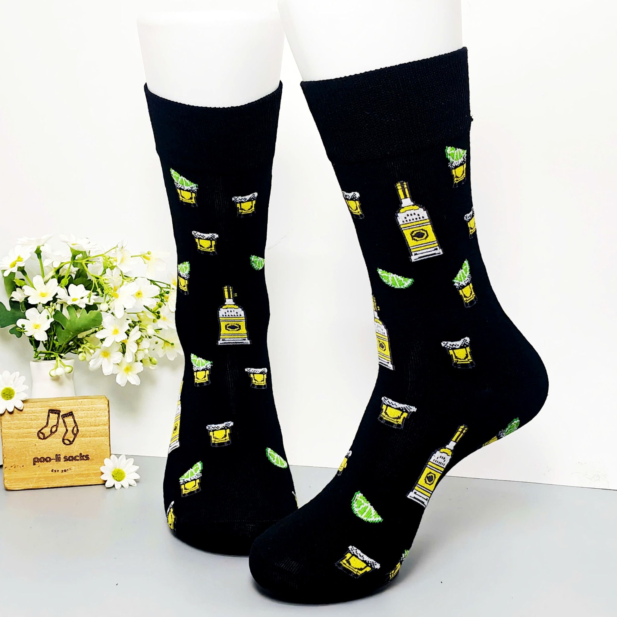 Vớ dài hoạ tiết chai rượu ly và miếng chanh