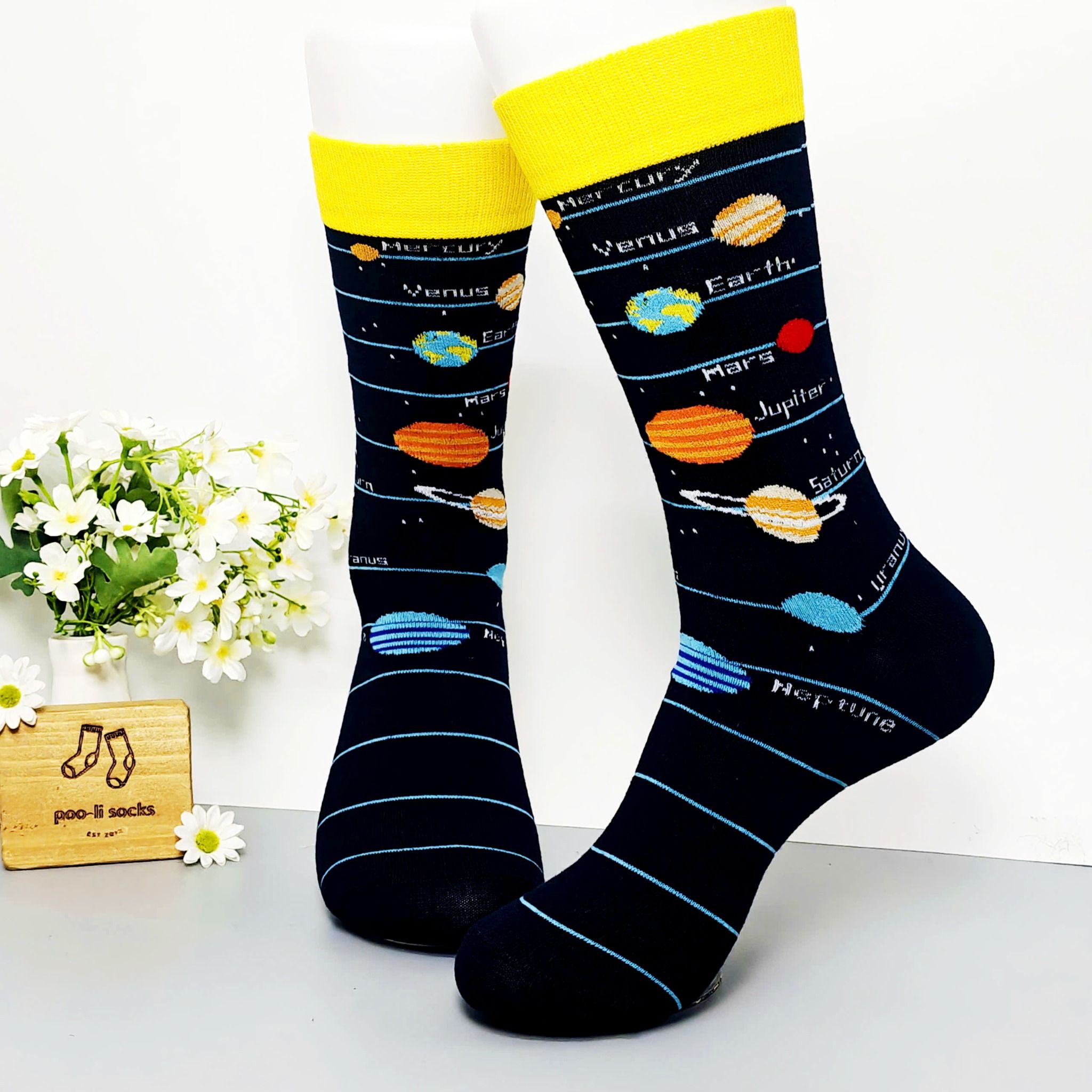 Vớ dài hoạ tiết hệ mặt trời có chữ