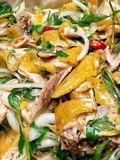 Gà ri ủ muối hấp hoa tiêu (1 con - nửa con)