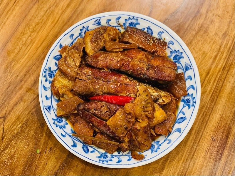  Cá thu kho dứa + thịt ba rọi - hộp 600-700g 