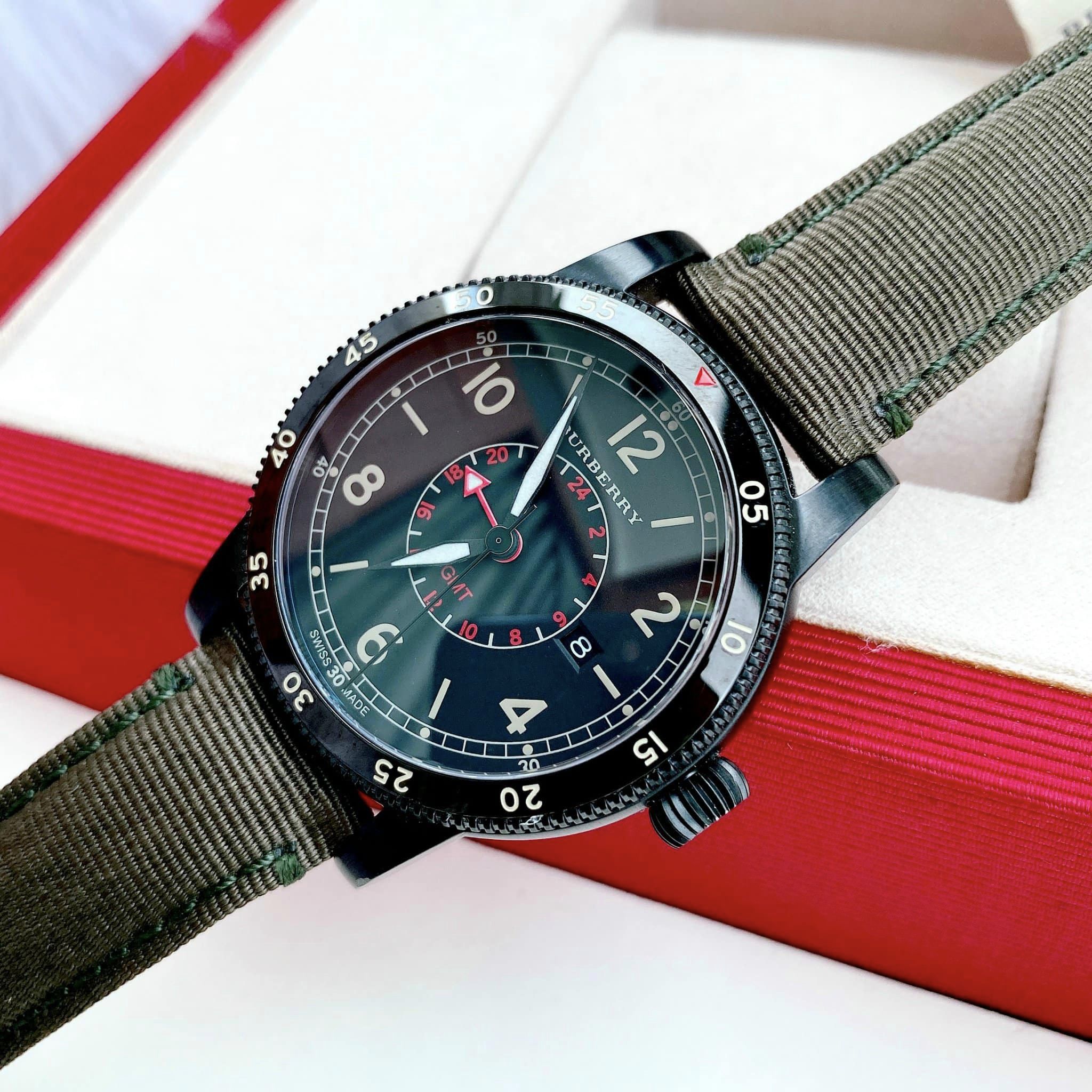 Burberry utilitarian watch hot sale
