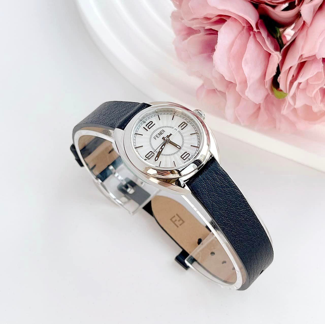 Fendi Momento Women’s Watch F217024511 black Fendi Momento Mother Of Pearl Dial Black Leather F217024511  main image 4