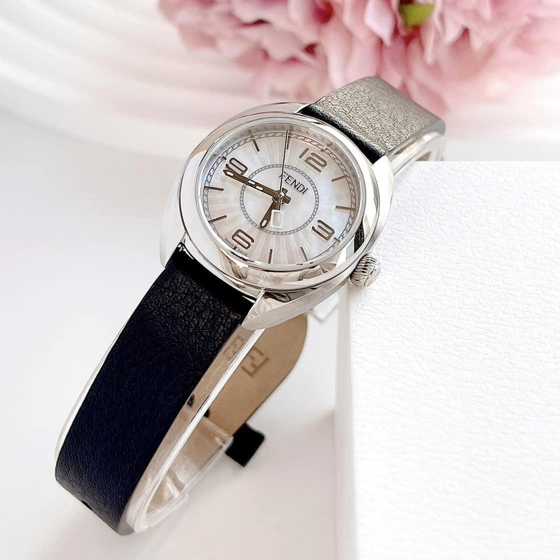 Fendi Momento Mother Of Pearl Dial Black Leather F217024511  display picture 3