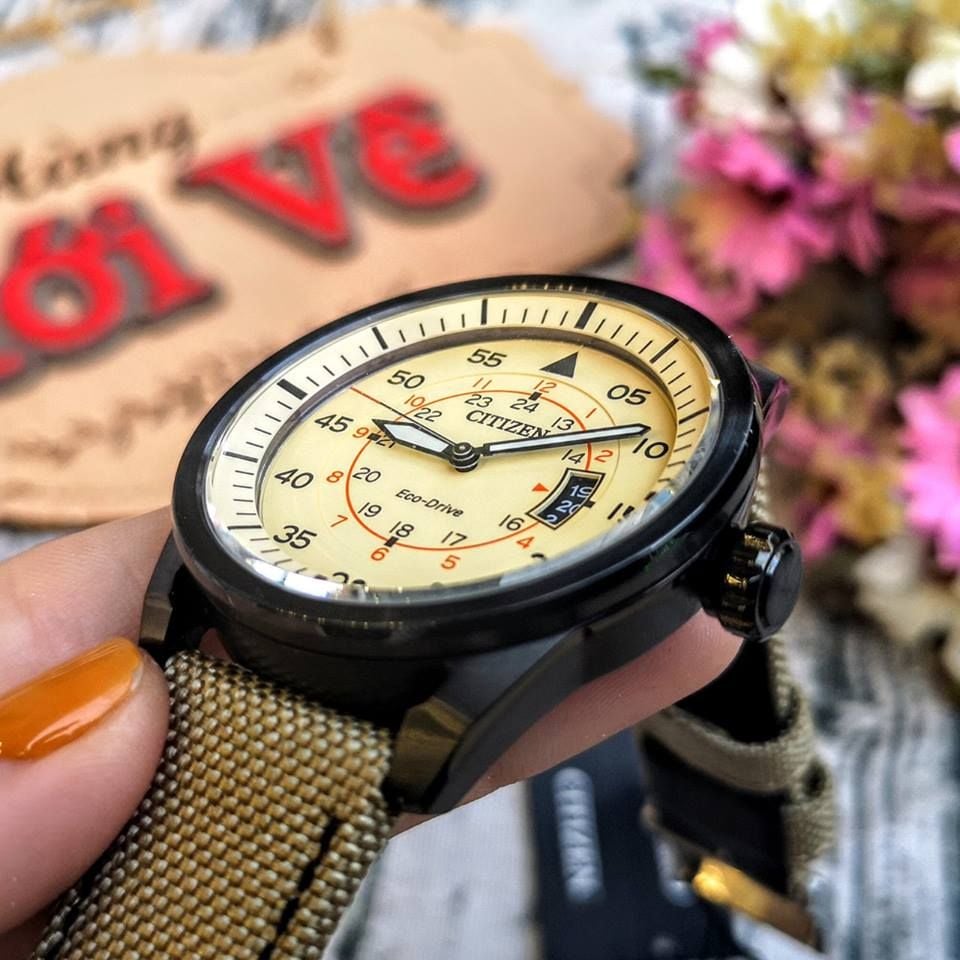 Orologio Uomo Citizen Eco-Drive Aviator AW1365-19P: Stile Pilota Con Quadrante Sabbia, Cinturino In Nylon E Movimento Analogico. Resistente E Ricaricabile Con La Luce.