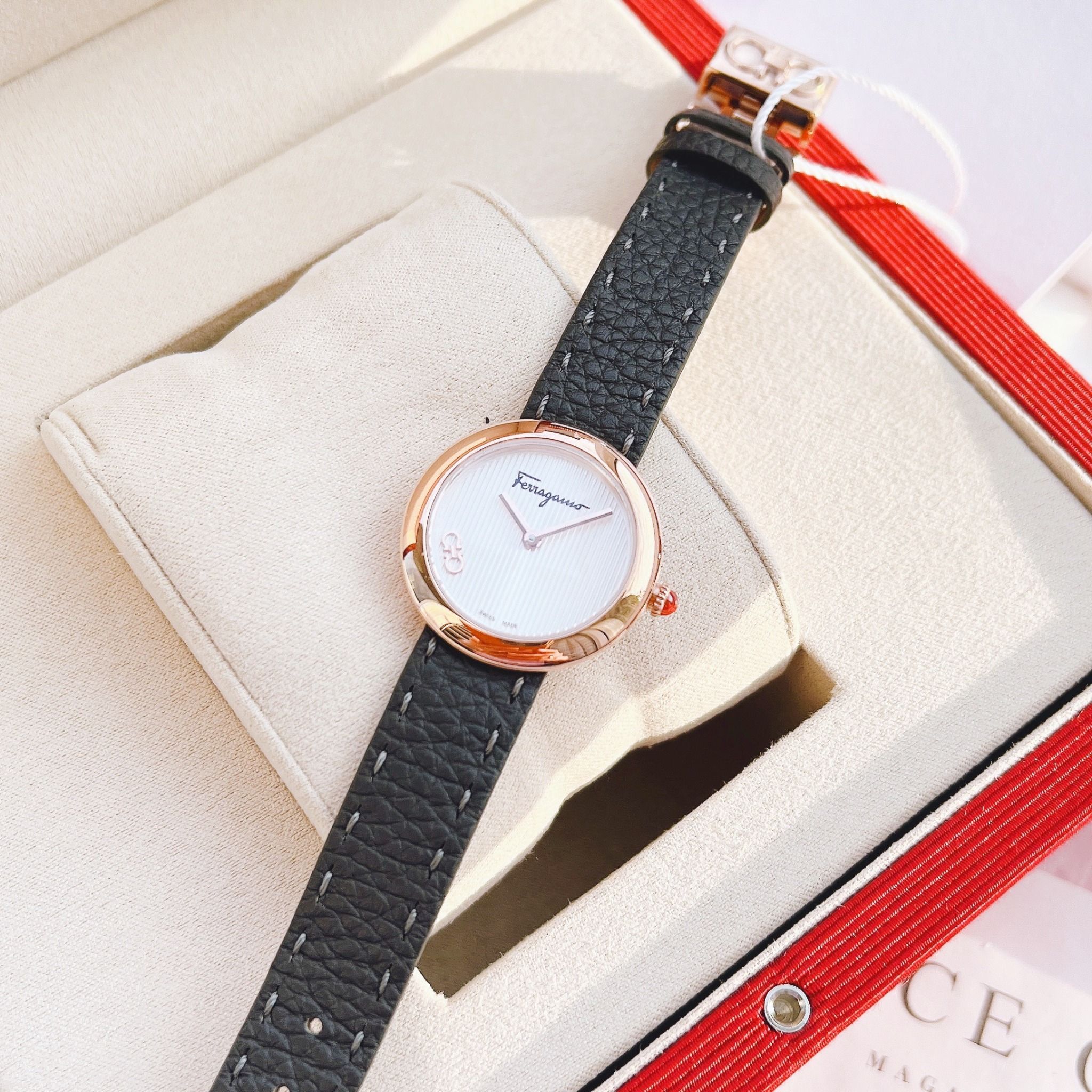Salvatore Ferragamo 332366 Forever Leather Watch 28mm – PhongWatch