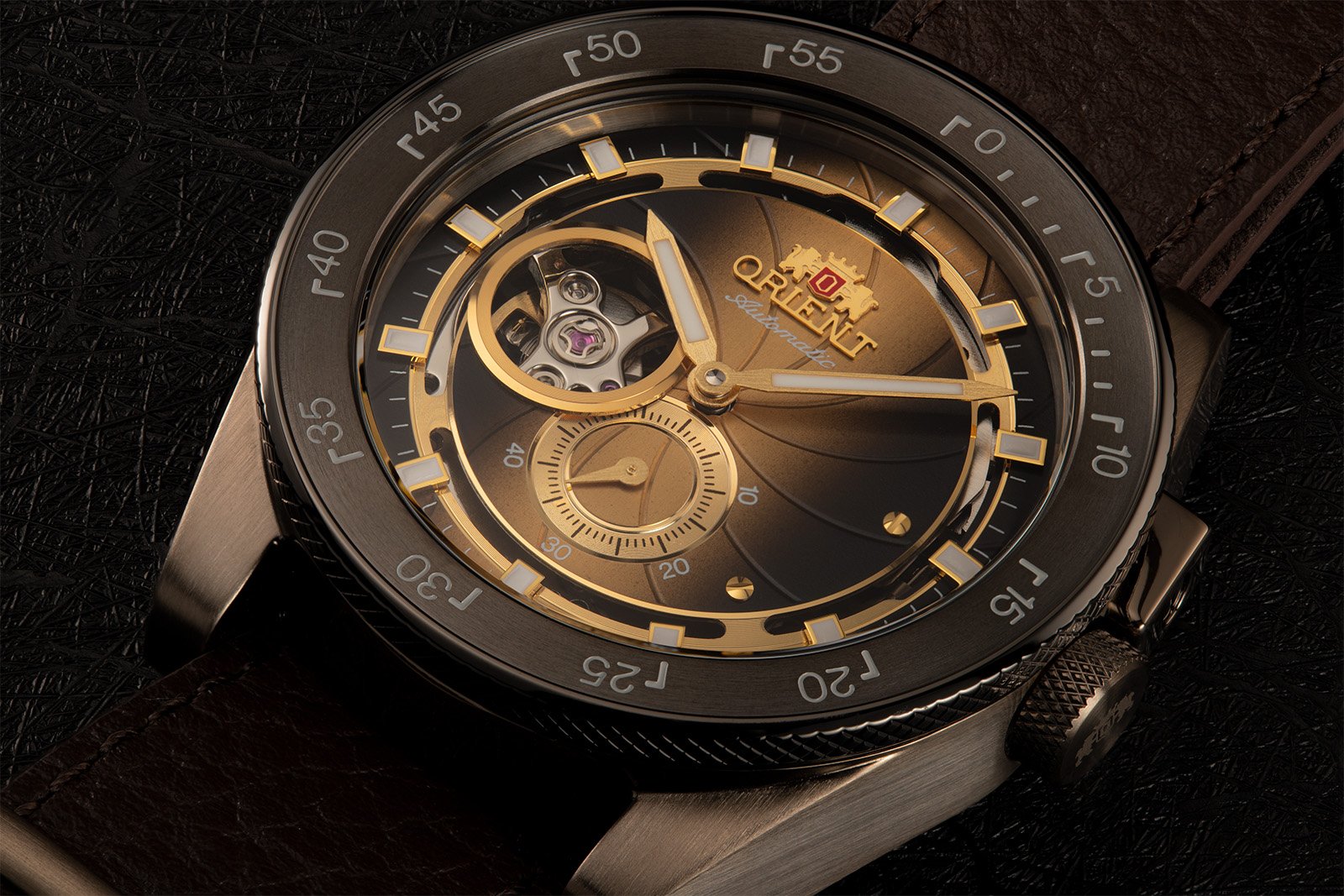 Orient Limited Edition Retro Future Camera RA-AR0204G00B ( RN 