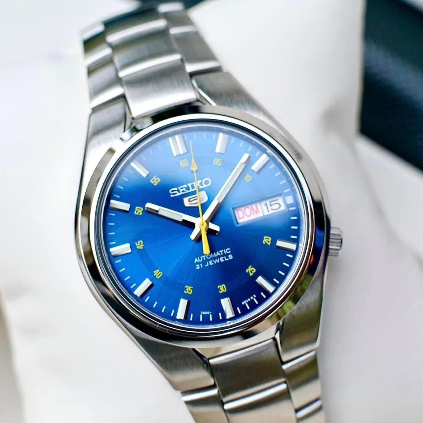 Seiko 5 snk615k1 automatic watch top