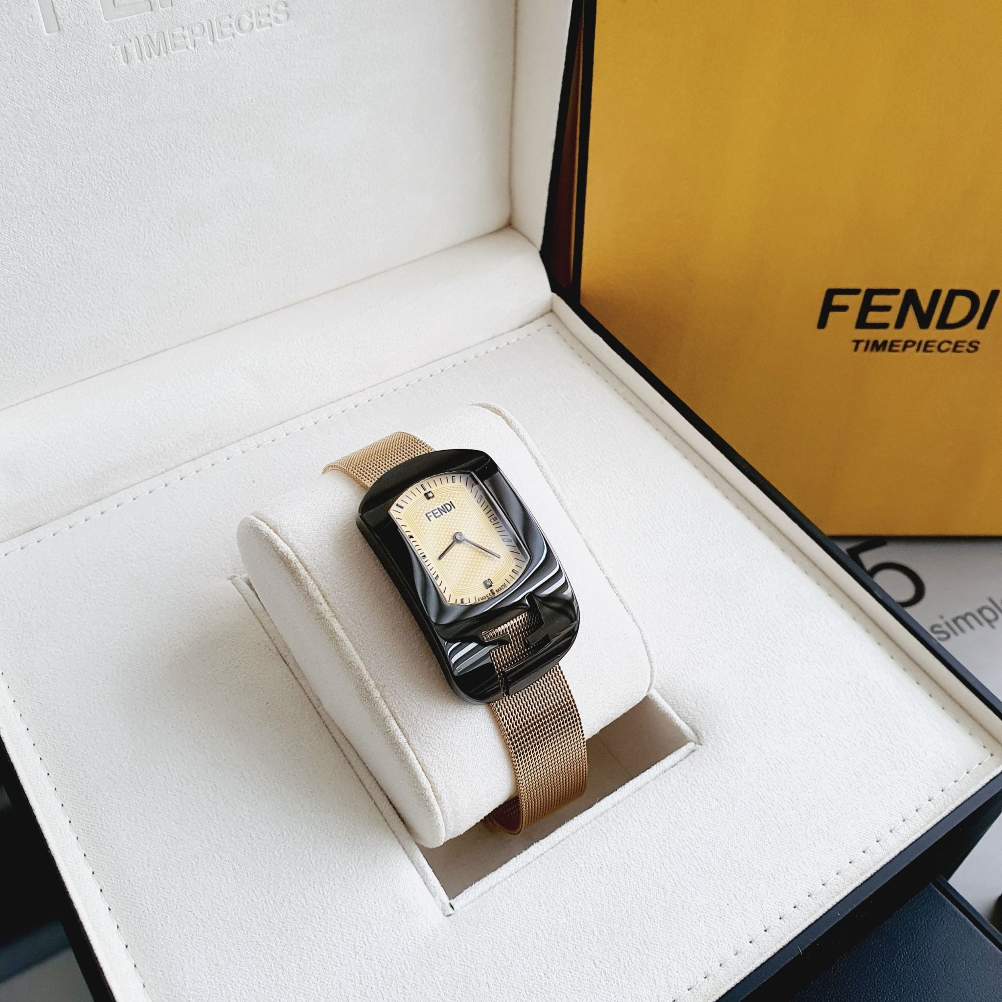 Fendi chameleon deals watch