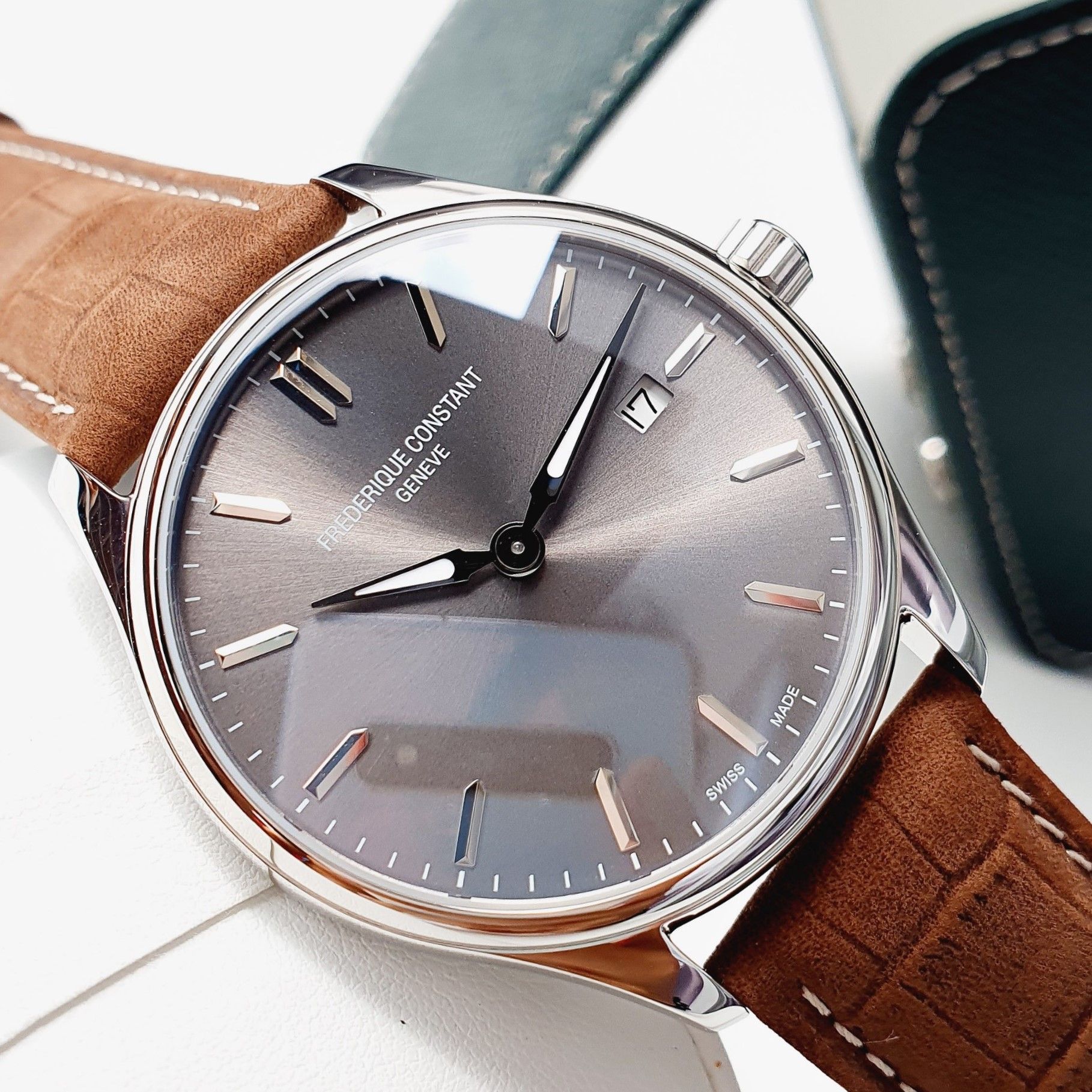 Orologio Frederique Constant Classics Quarzo 40mm Solo Tempo :: Sorelle Ronco
