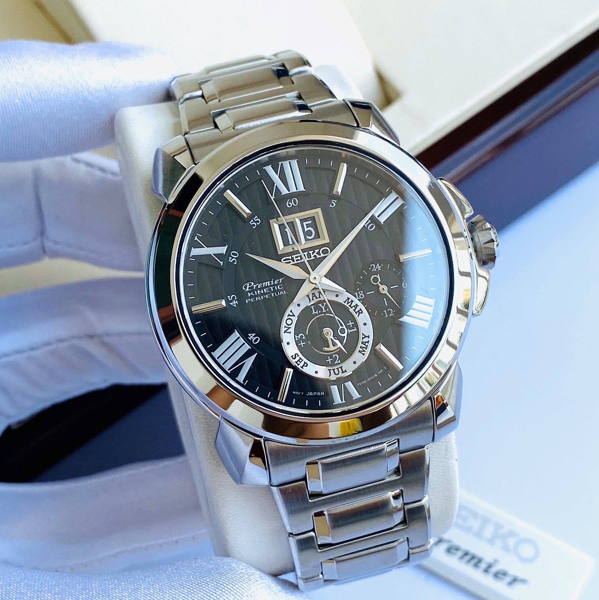 Seiko Premier Kinetic Perpetual Calendar SNP141 ng H Nam PhongWatch