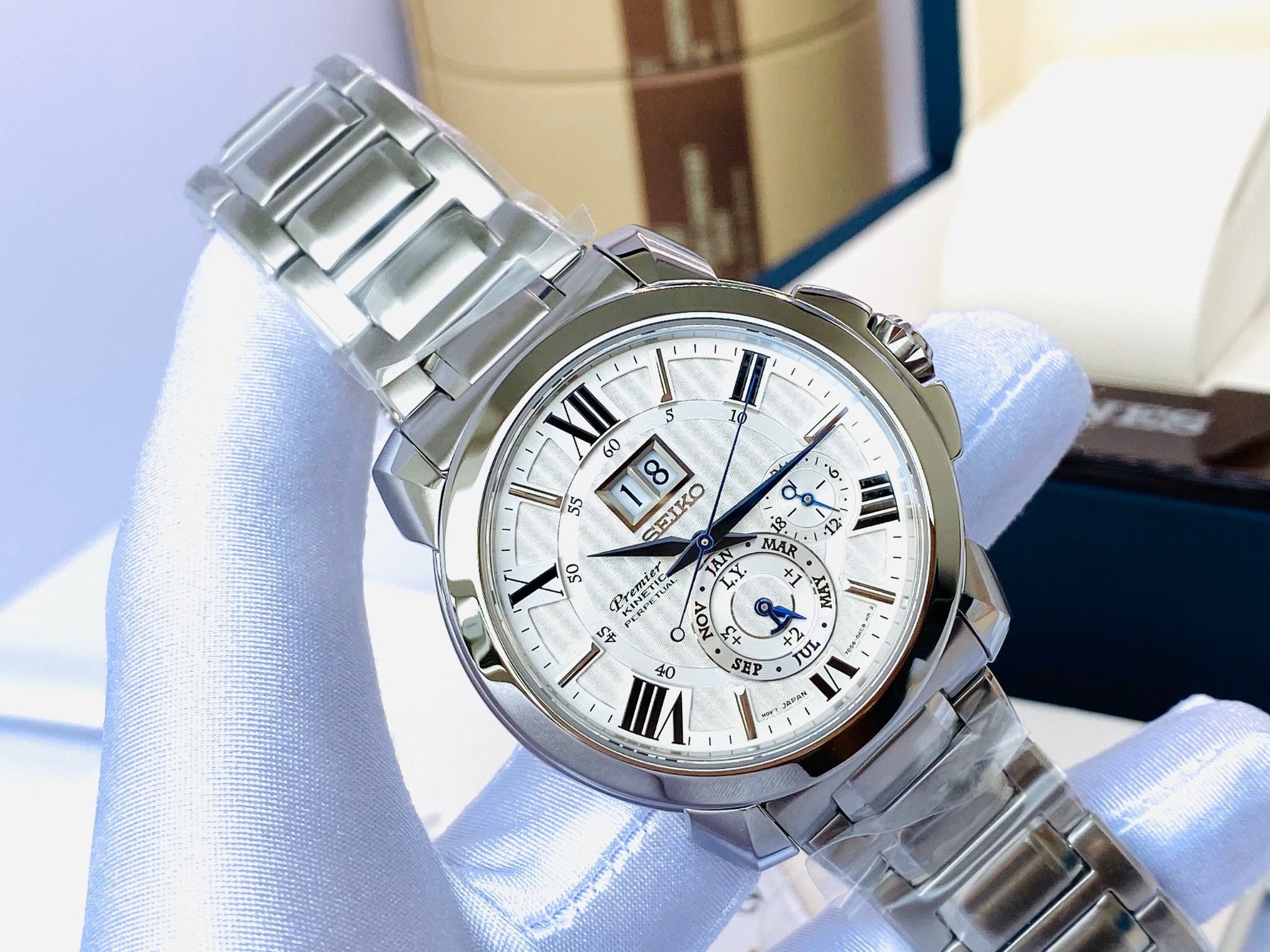 Seiko Premier Kinetic Perpetual Calendar SNP139P1 - Đồng Hồ Nam – PhongWatch