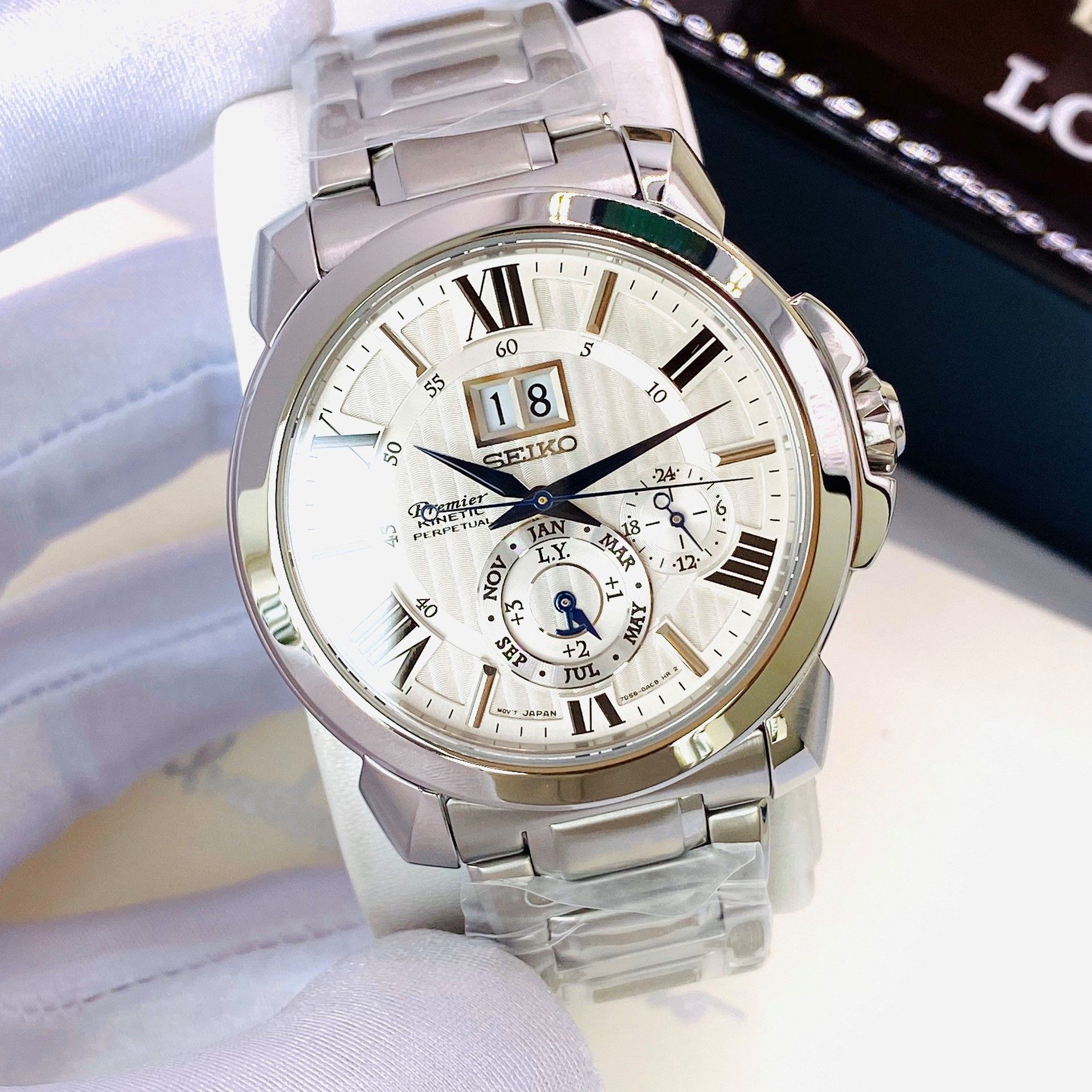 Seiko Premier Kinetic Perpetual Calendar SNP139P1 - Đồng Hồ Nam – PhongWatch Seiko Premier Kinetic Perpetual Calendar SNP139P1 - Đồng Hồ Nam – PhongWatch