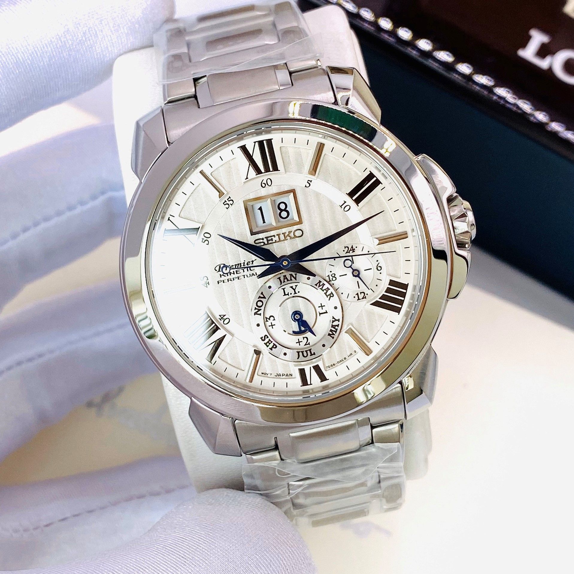 Seiko Premier Kinetic Perpetual Calendar SNP139P1 - Đồng Hồ Nam – PhongWatch