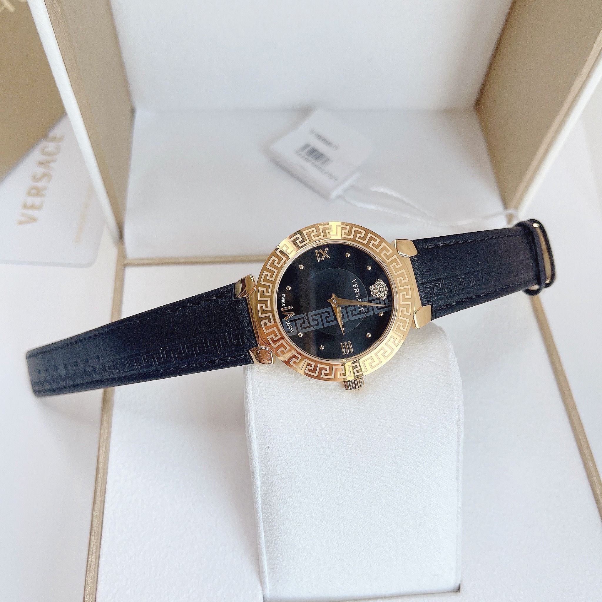 Black daphnis watch outlet