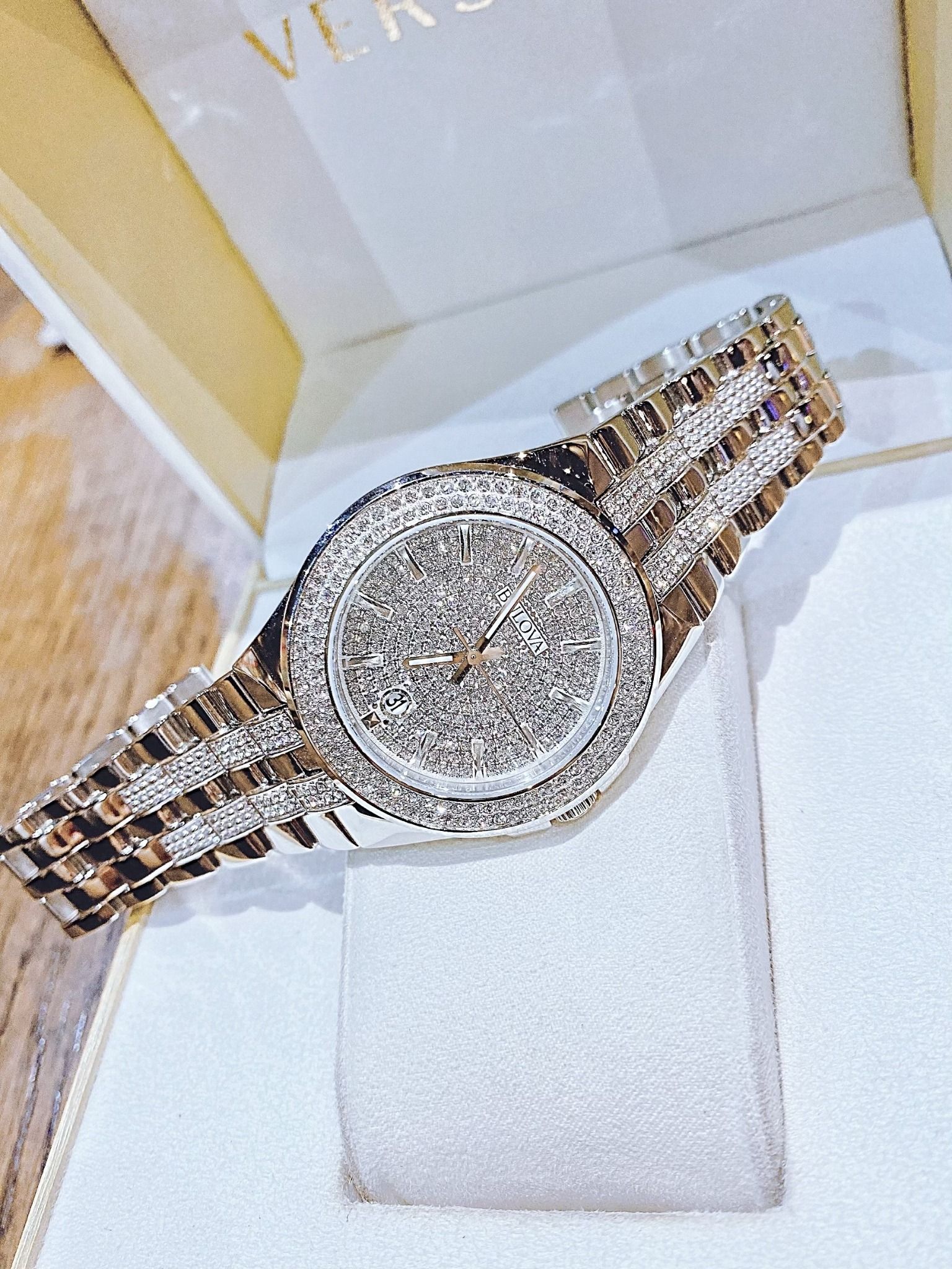 Bulova Quartz 96B235 ng H Nam PhongWatch