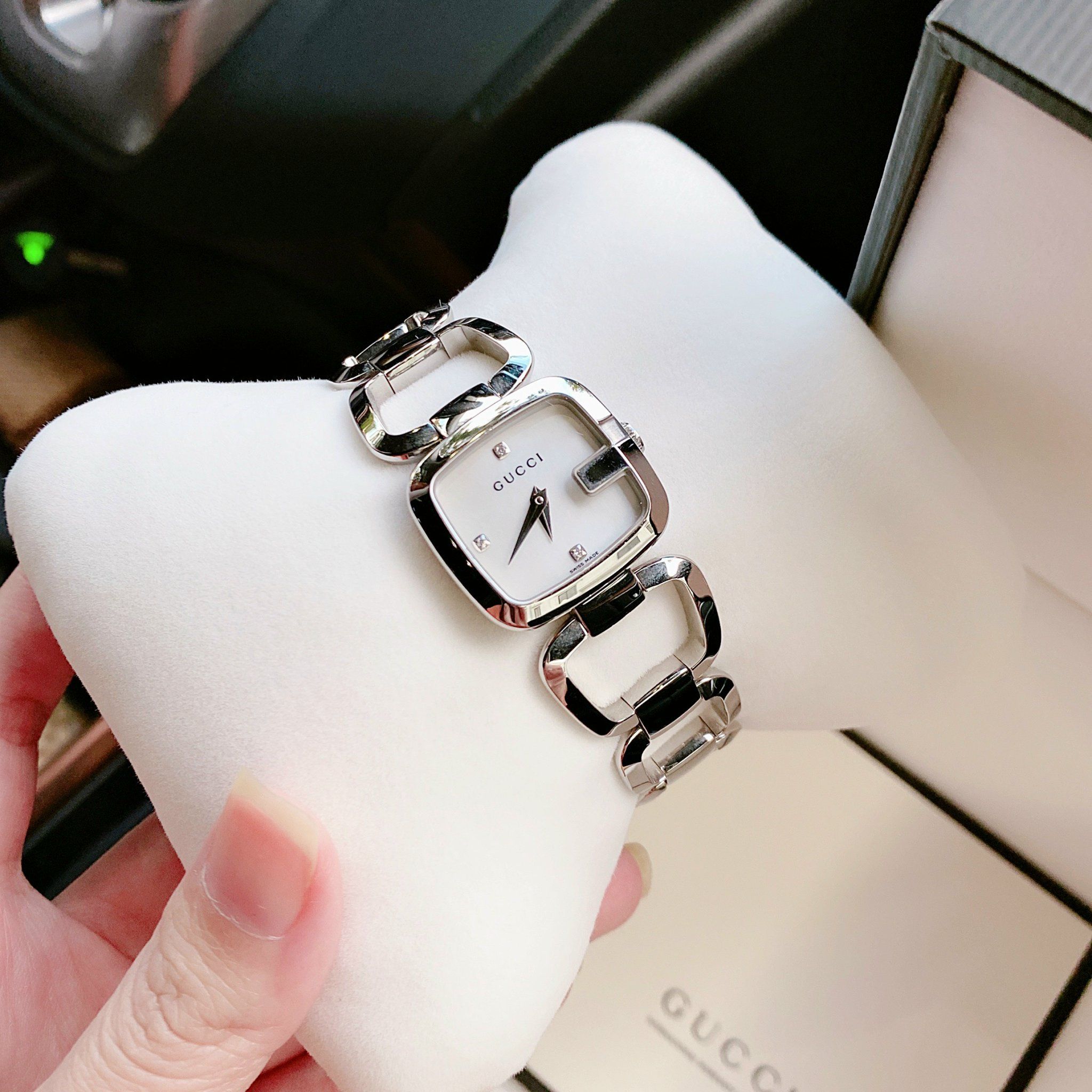 Gucci 125 G Gucci Diamond Mother Of Pearl Dial Silver YA125502 23x24mm PhongWatch