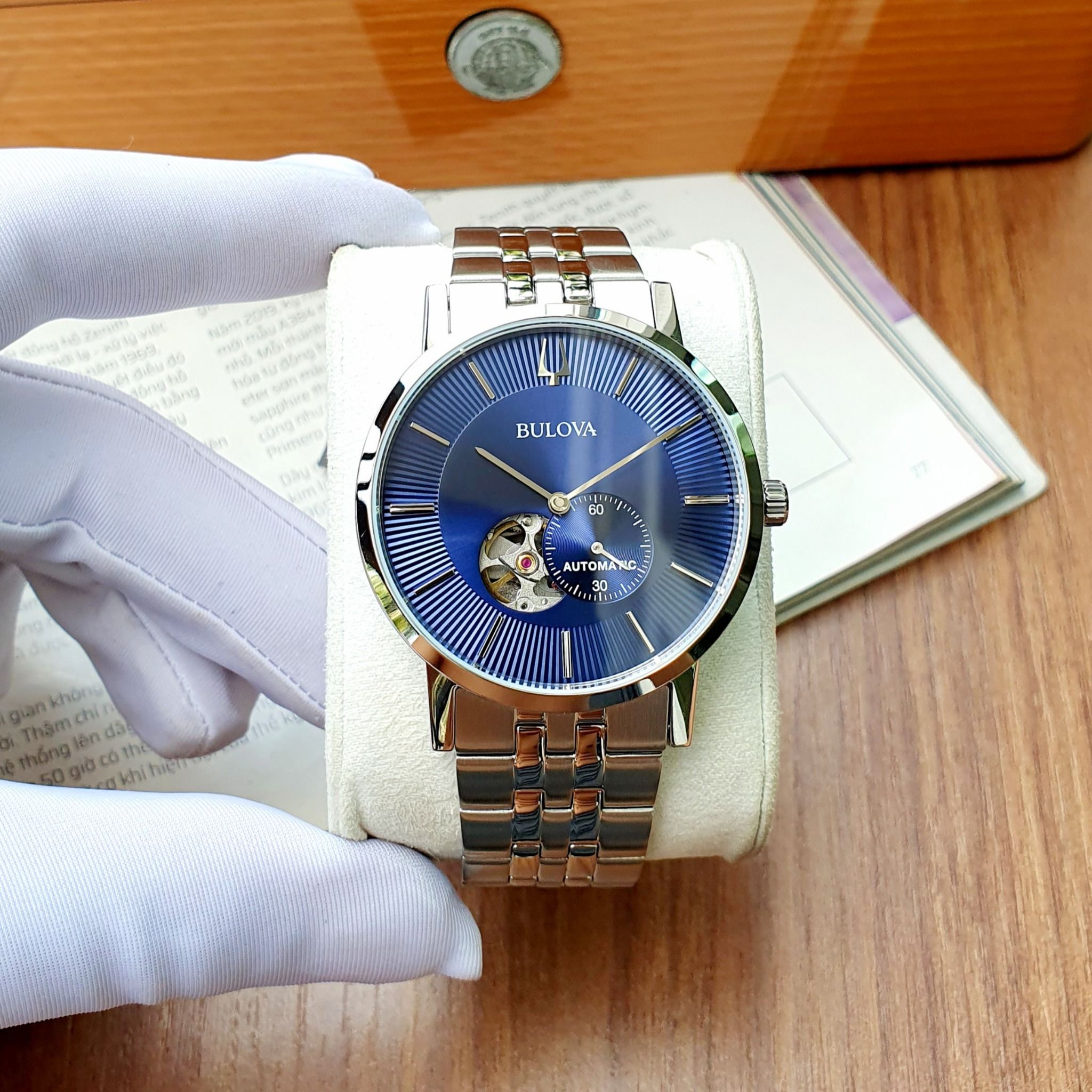 Bulova Automatic 96A247 ng H Nam Ch nh H ng Gi T t
