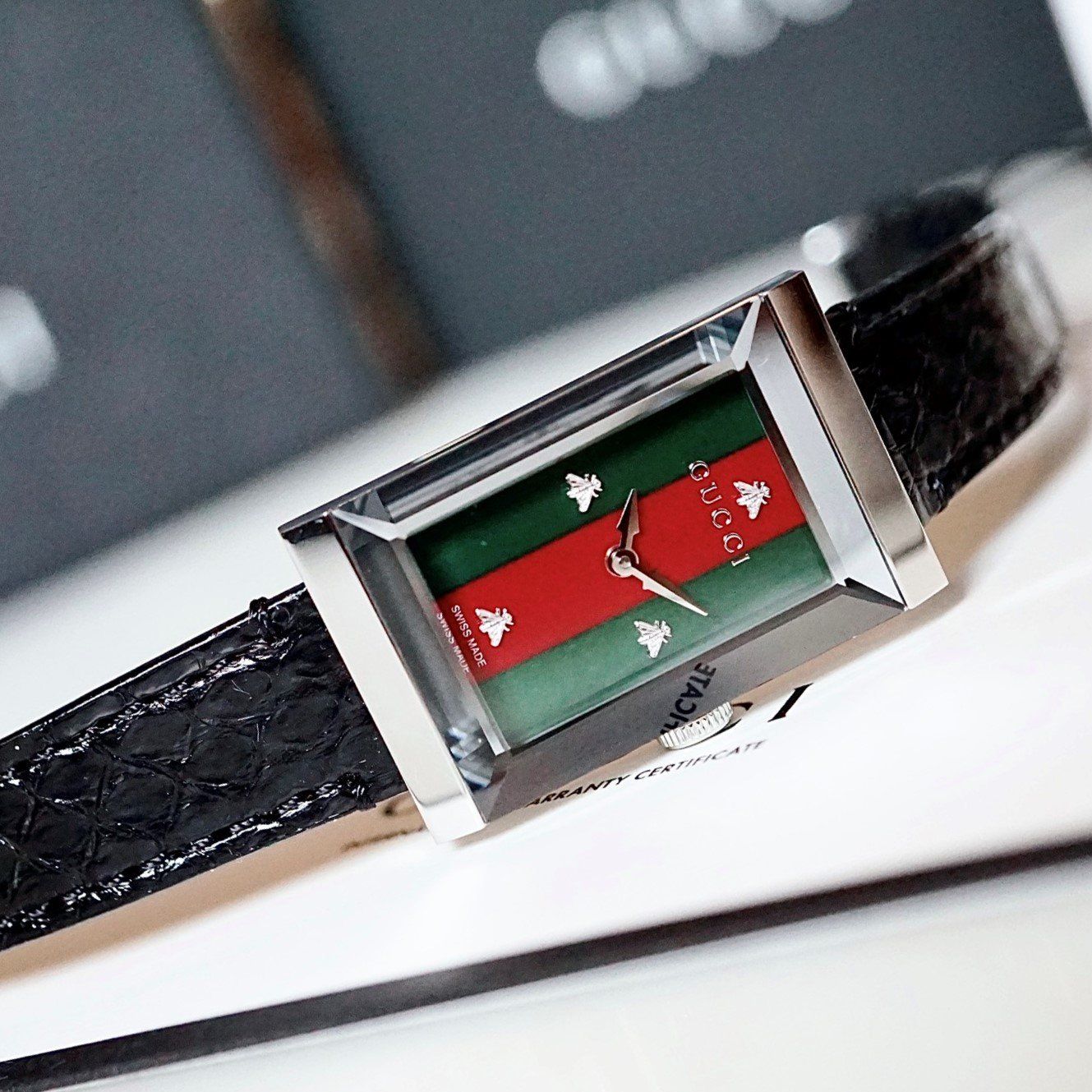 Gucci G-Frame Green and Red Mother of Pearl Dial YA147403 - Đồng Hồ Nữ –  PhongWatch