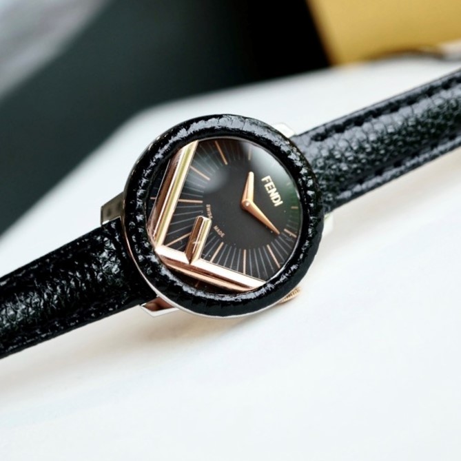 ★レア!★ FENDI Run Away Ladies Leather Strap Watch Fendi Womens Run Away Watches | Direct Luxury