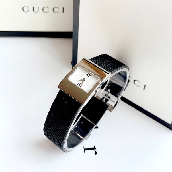 Gucci 4900 Serries Black - Đồng Hồ Nữ – PhongWatch Gucci 4900 Serries Black - Đồng Hồ Nữ – PhongWatch