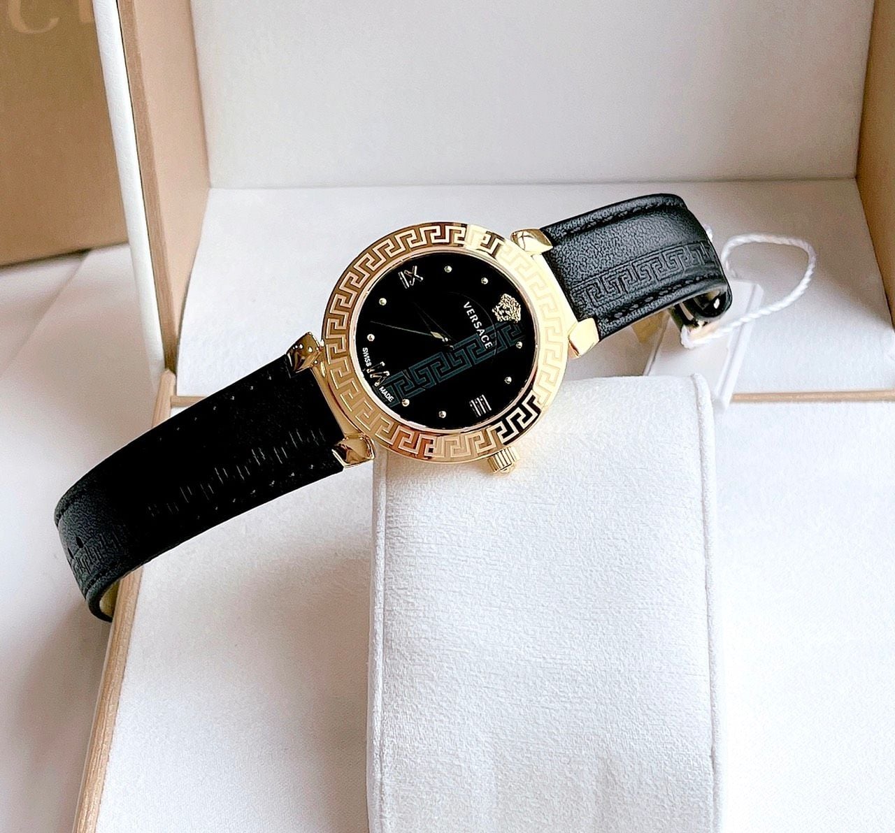 Versace Daphnis Quartz Black Dial Black Leather V16050017 Đồng Hồ Nữ