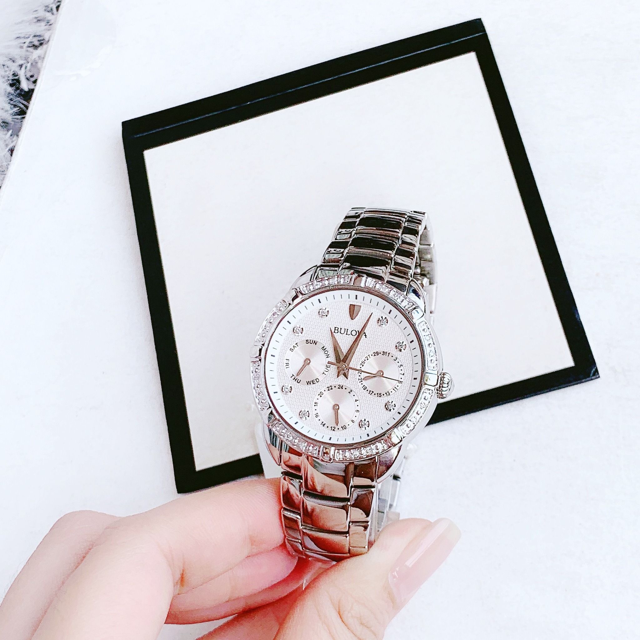 Bulova Quartz 96R195 ng H N PhongWatch