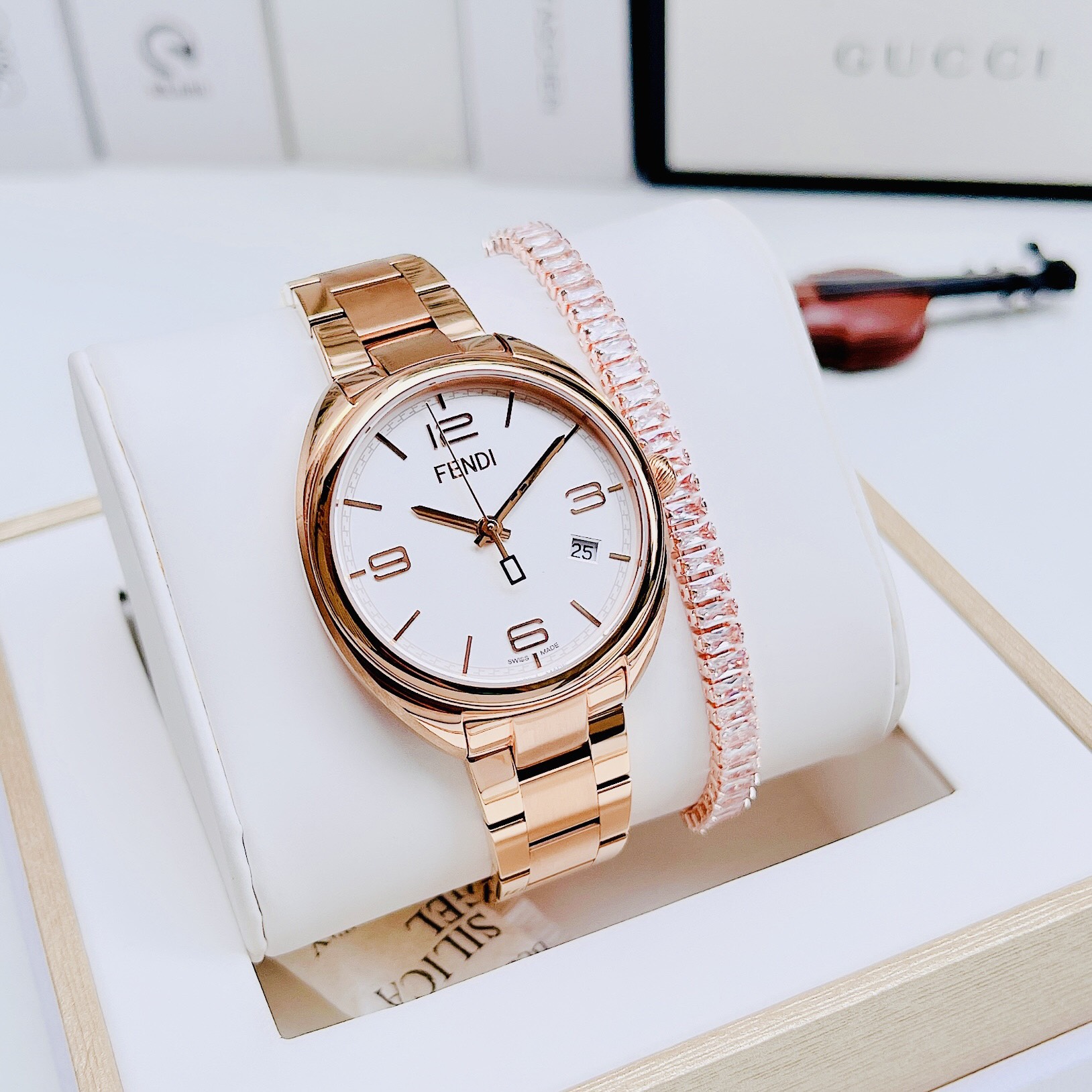 Momento fendi online