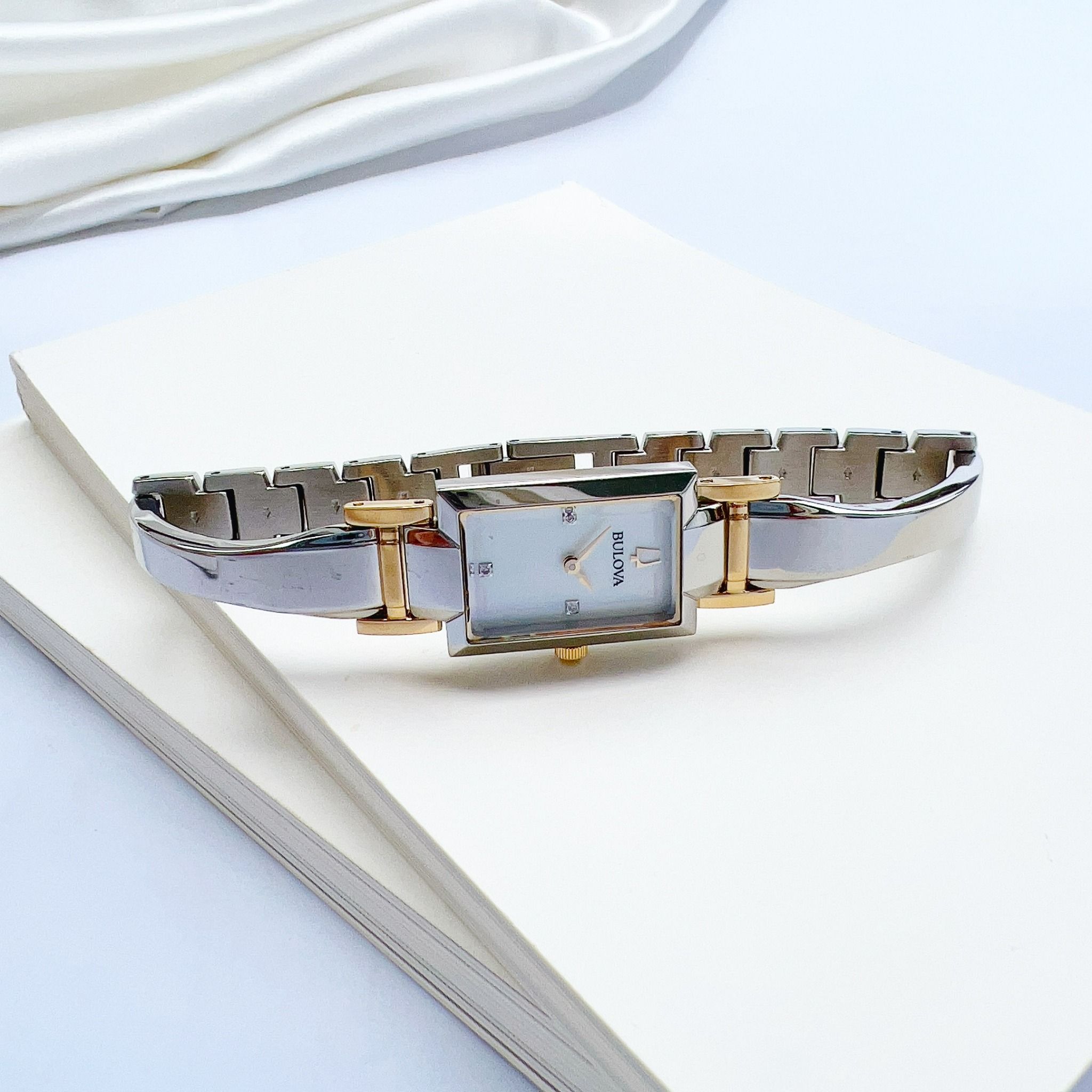 Bulova Quartz 98P188 - Đồng Hồ Nữ - Chính Hãng Giá Tốt – PhongWatch