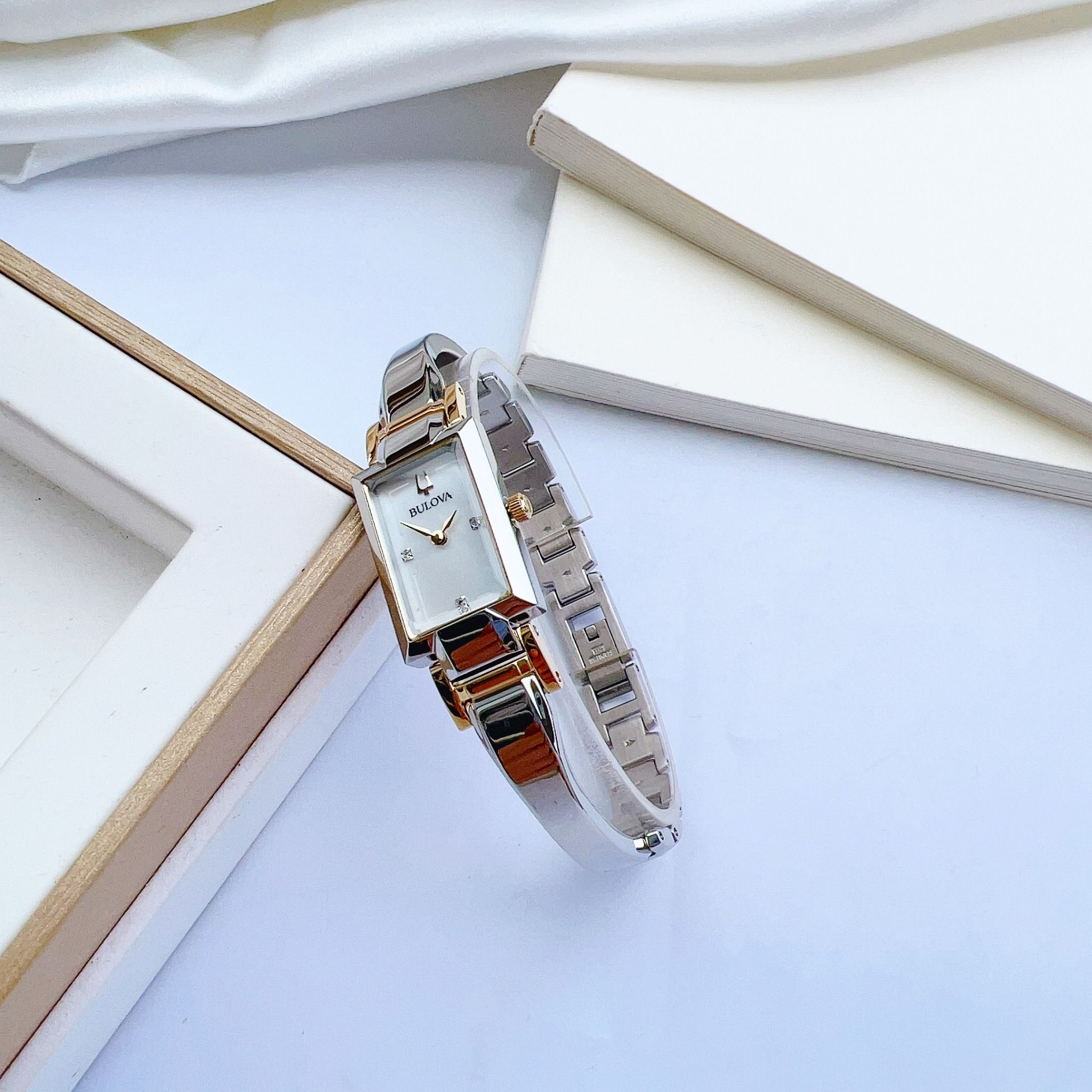 Bulova Quartz 98P188 - Đồng Hồ Nữ - Chính Hãng Giá Tốt – PhongWatch