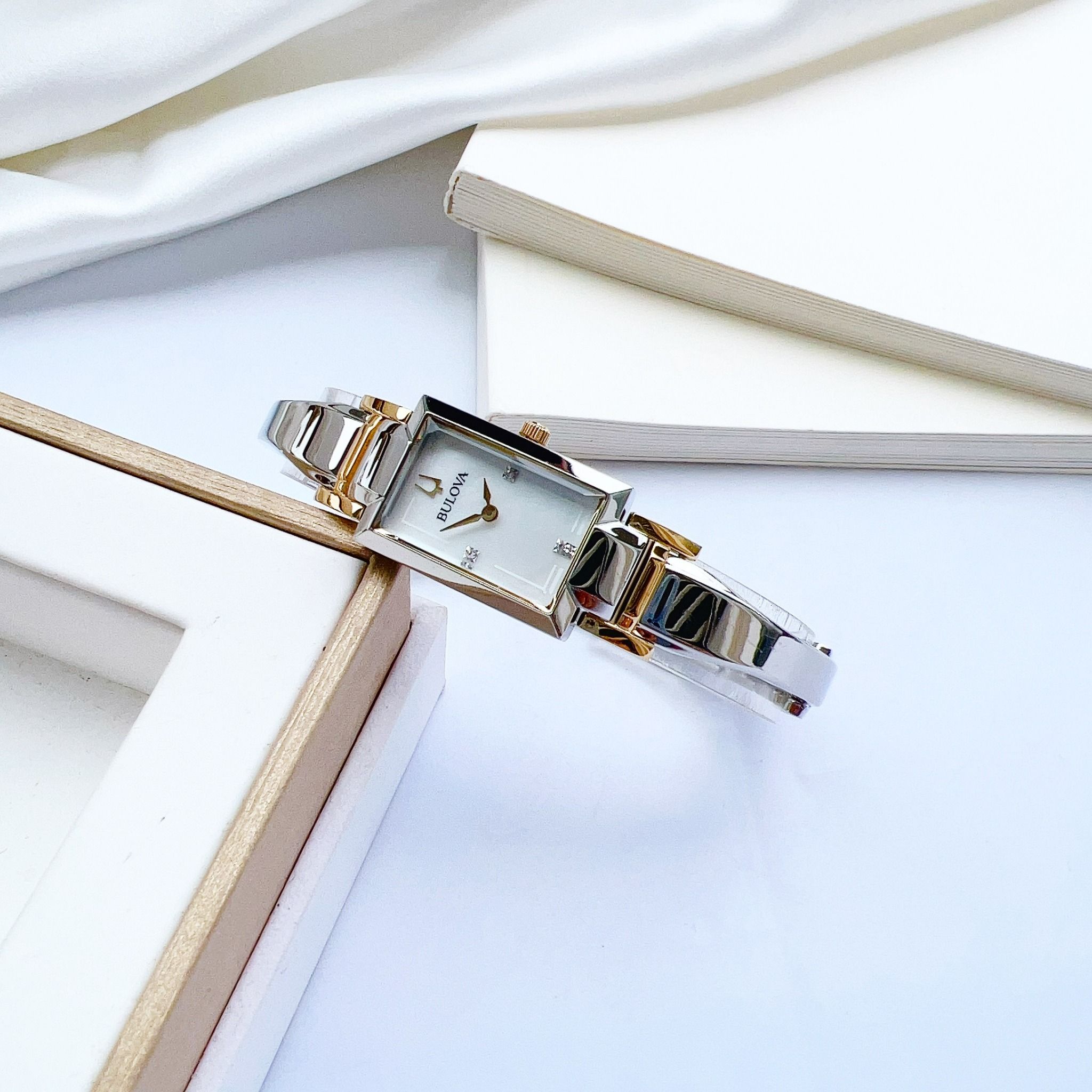 Bulova Quartz 98P188 - Đồng Hồ Nữ - Chính Hãng Giá Tốt – PhongWatch