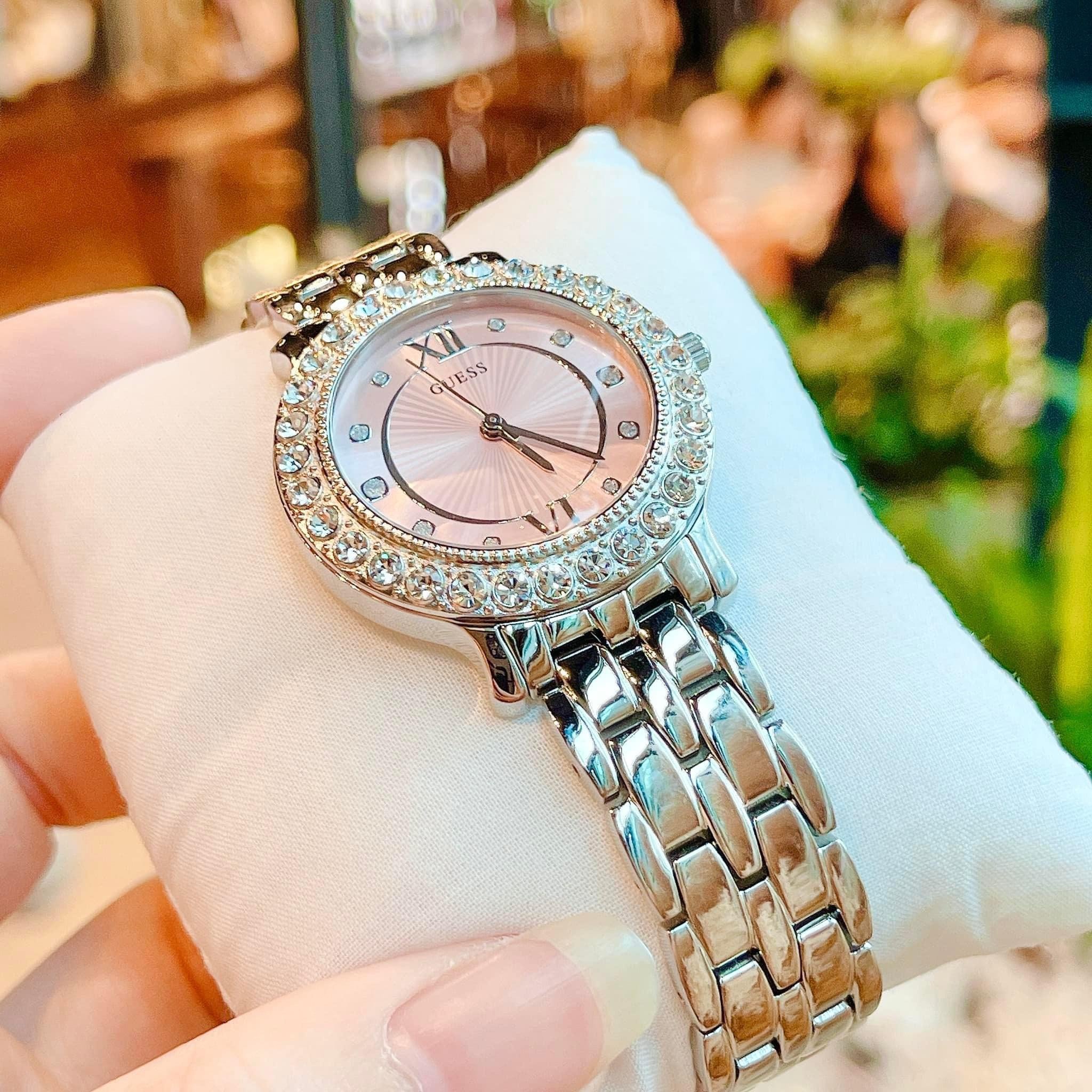 Guess Quartz U1062L2 Silver Tone ng H N Ch nh H ng Gi T t