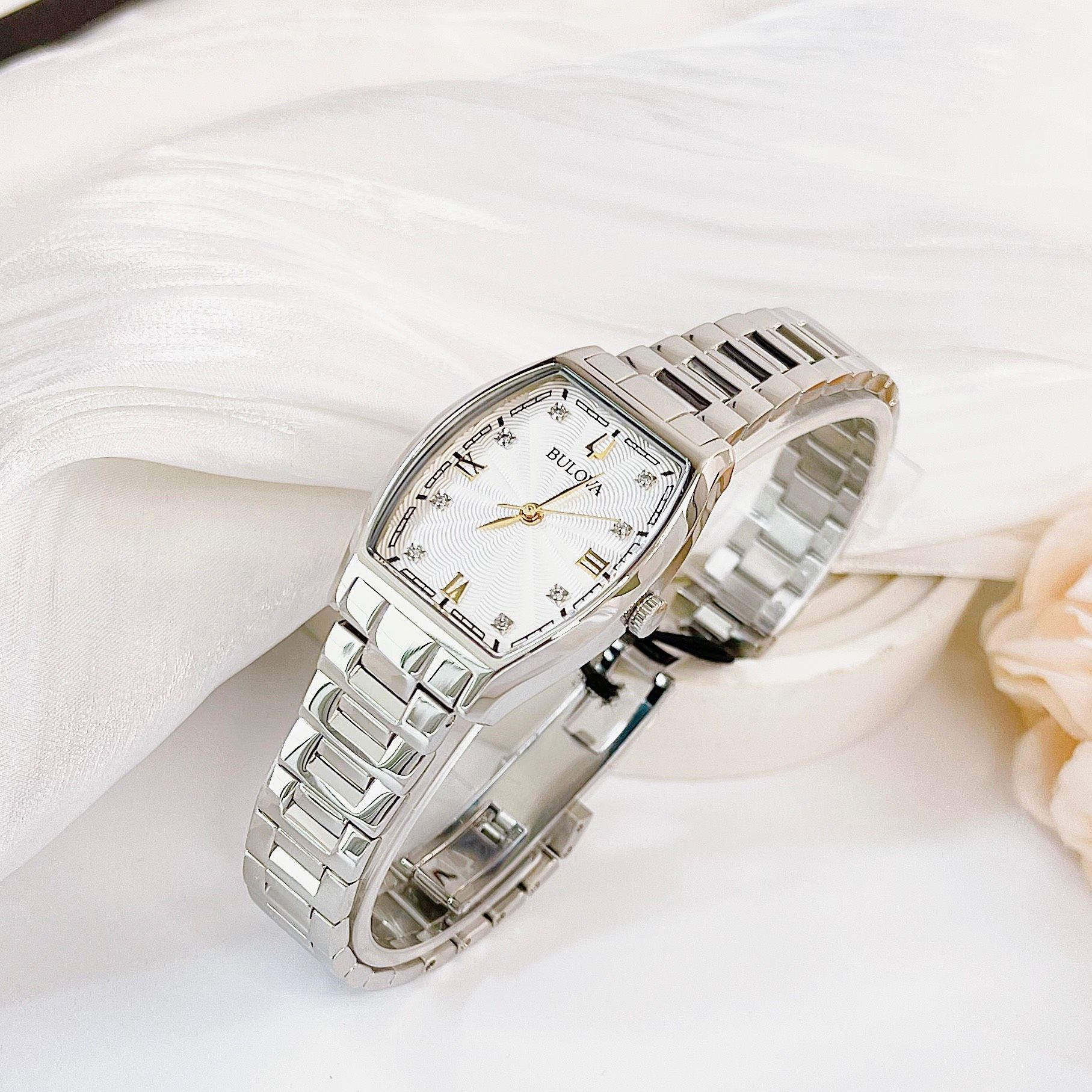 Bulova Diamond Quartz 96P232 ng H N PhongWatch