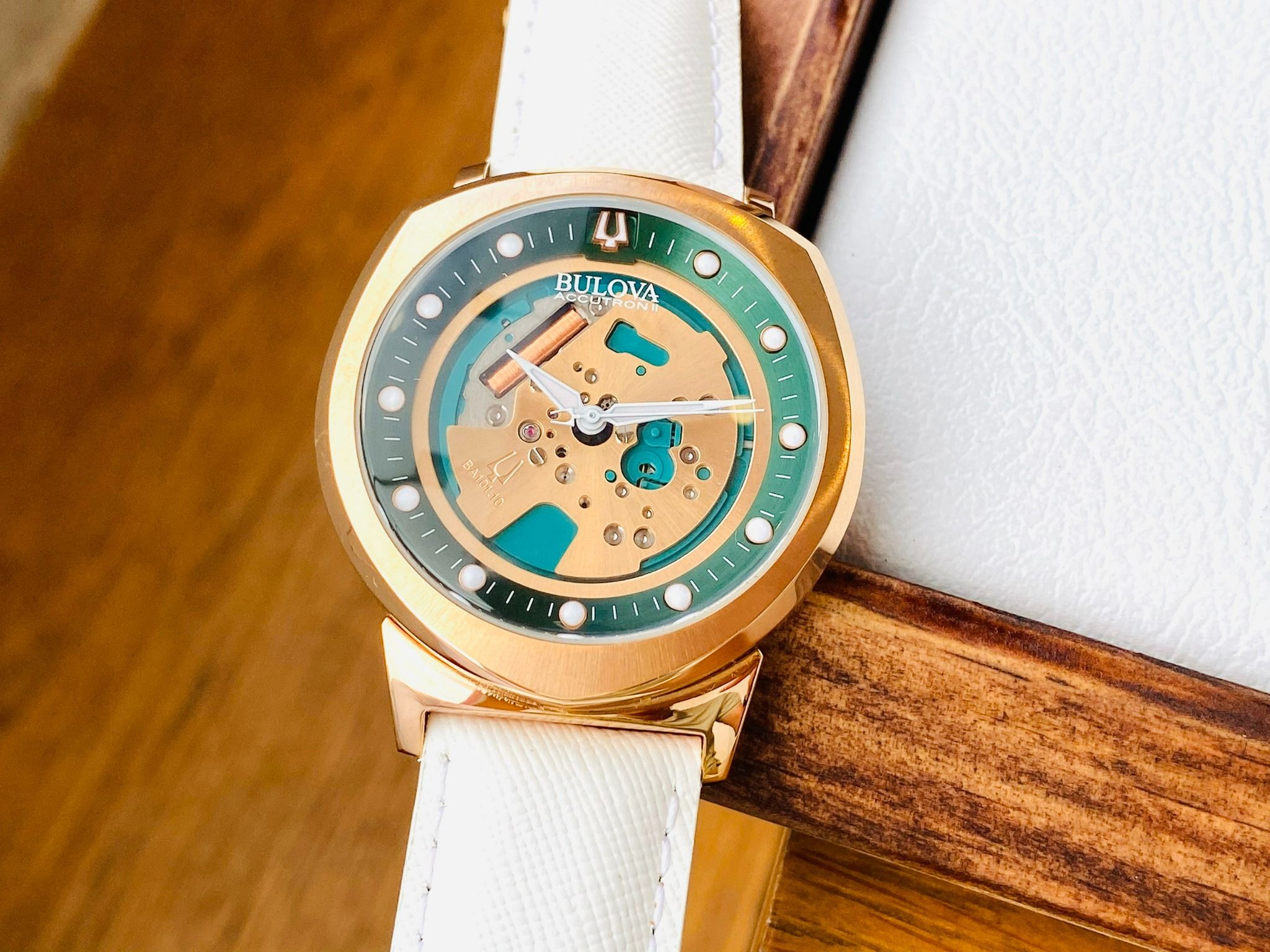 Bulova Quartz 97A111 ng H Nam PhongWatch