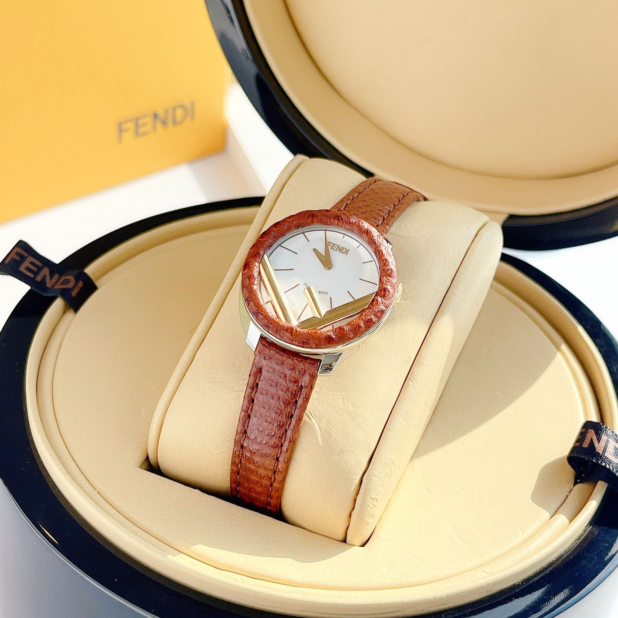 Fendi Run Away 28mm - Đồng Hồ Nữ – PhongWatch