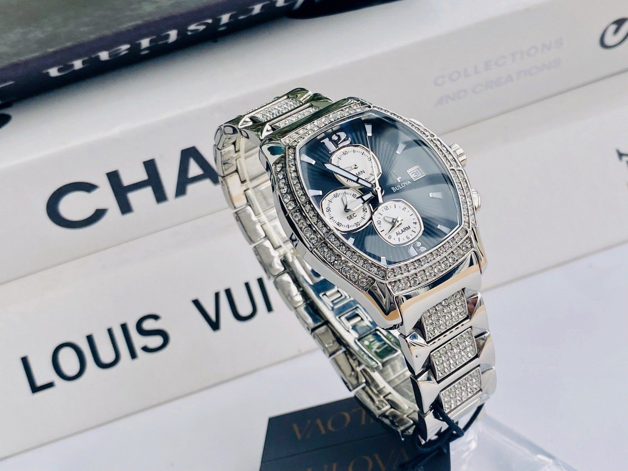 Bulova Quartz 96B000 Diamonds Chronograph Alarm Đồng Hồ Nam PhongWatch