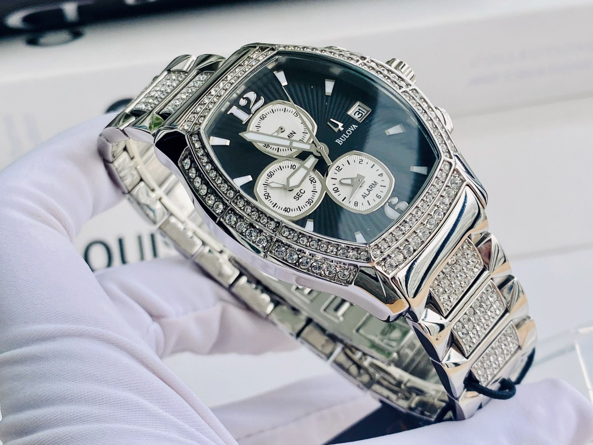 Bulova Quartz 96B000 Diamonds Chronograph Alarm Đồng Hồ Nam PhongWatch