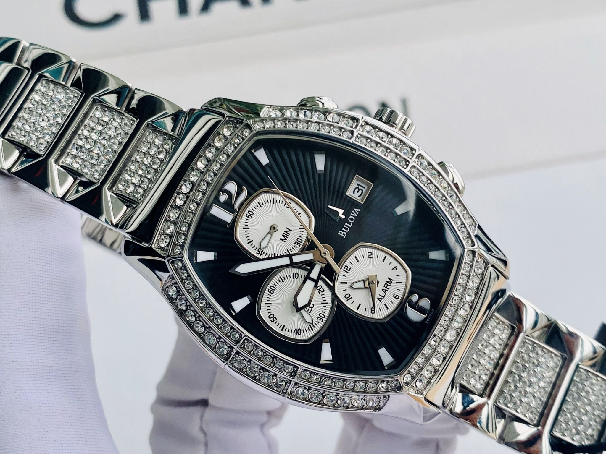 Bulova Quartz 96B000 Diamonds Chronograph Alarm Đồng Hồ Nam PhongWatch